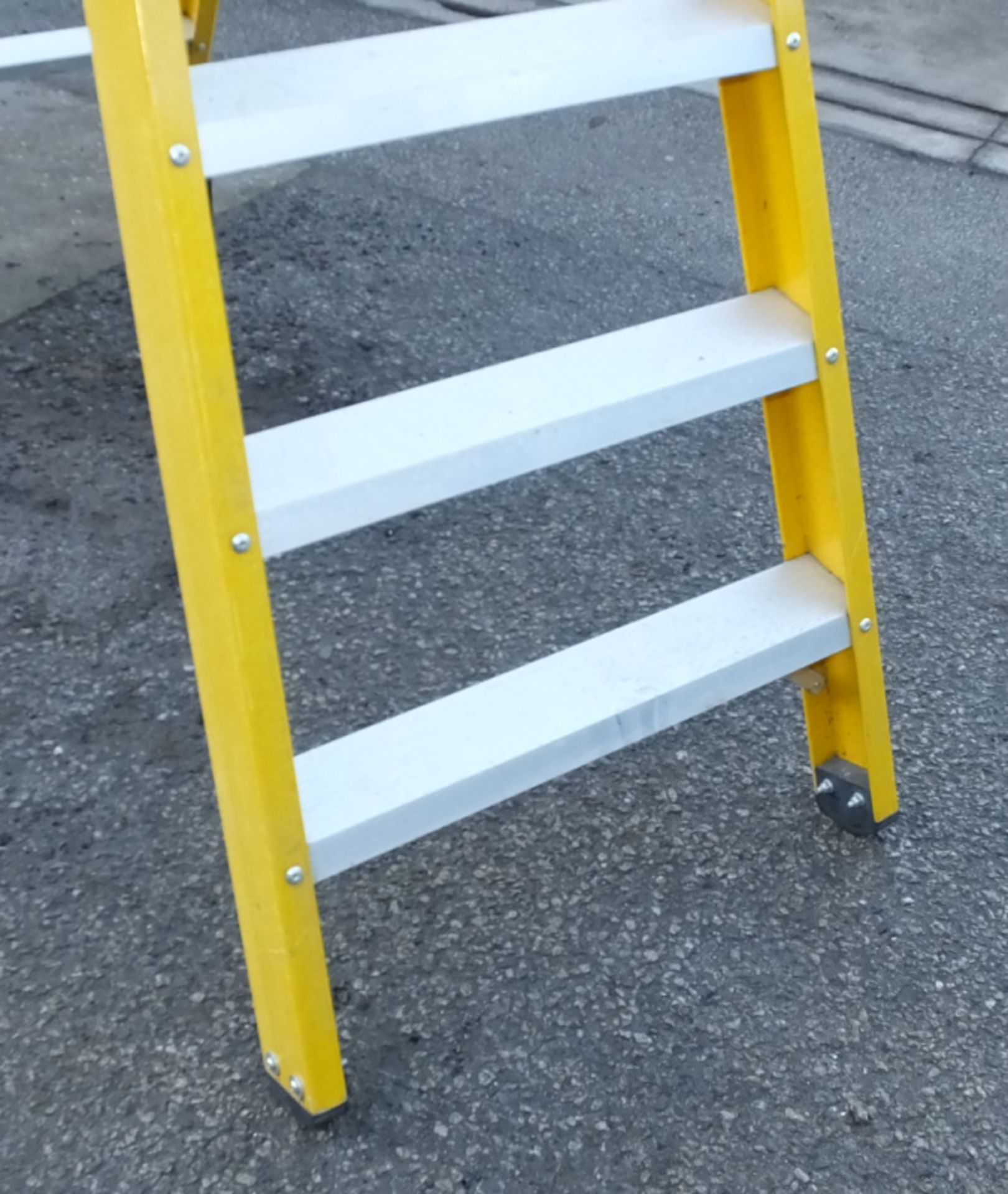 Bratts Ladders 5 Prong Step Ladder - Image 5 of 5