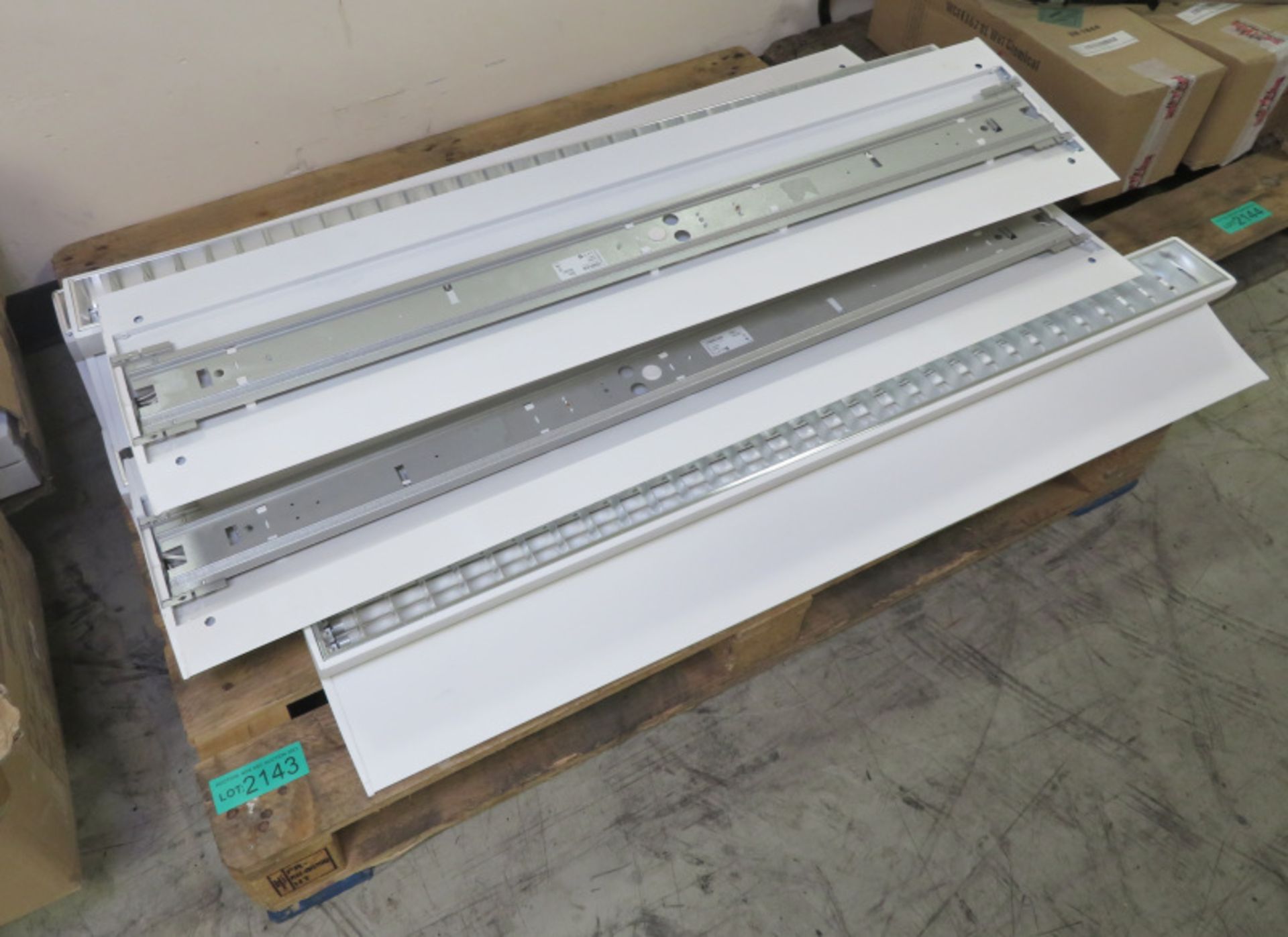 7x 1200mm Double Surface TS 2x 20W Light Fittings - Image 2 of 3