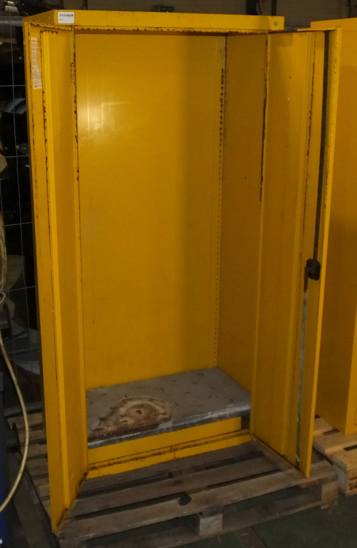 Yellow Chemical Cabinet L 900mm x W 460mm x H 1800mm - Image 2 of 2