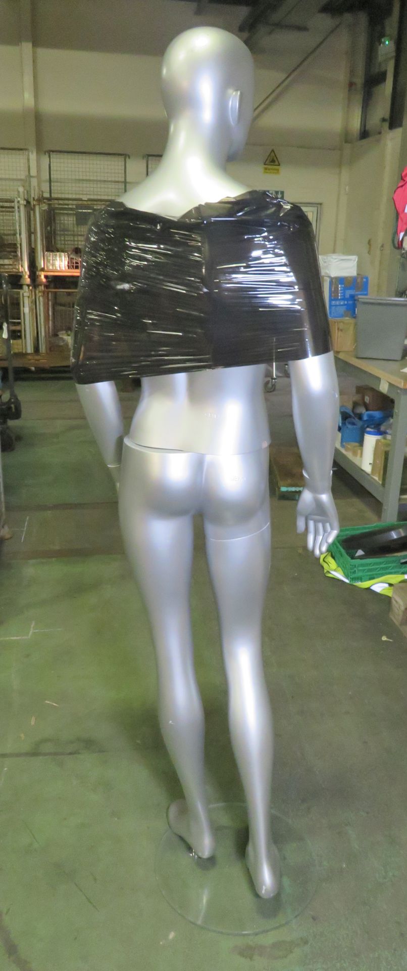 Display mannequin - Female standing - chrome effect - Image 2 of 4