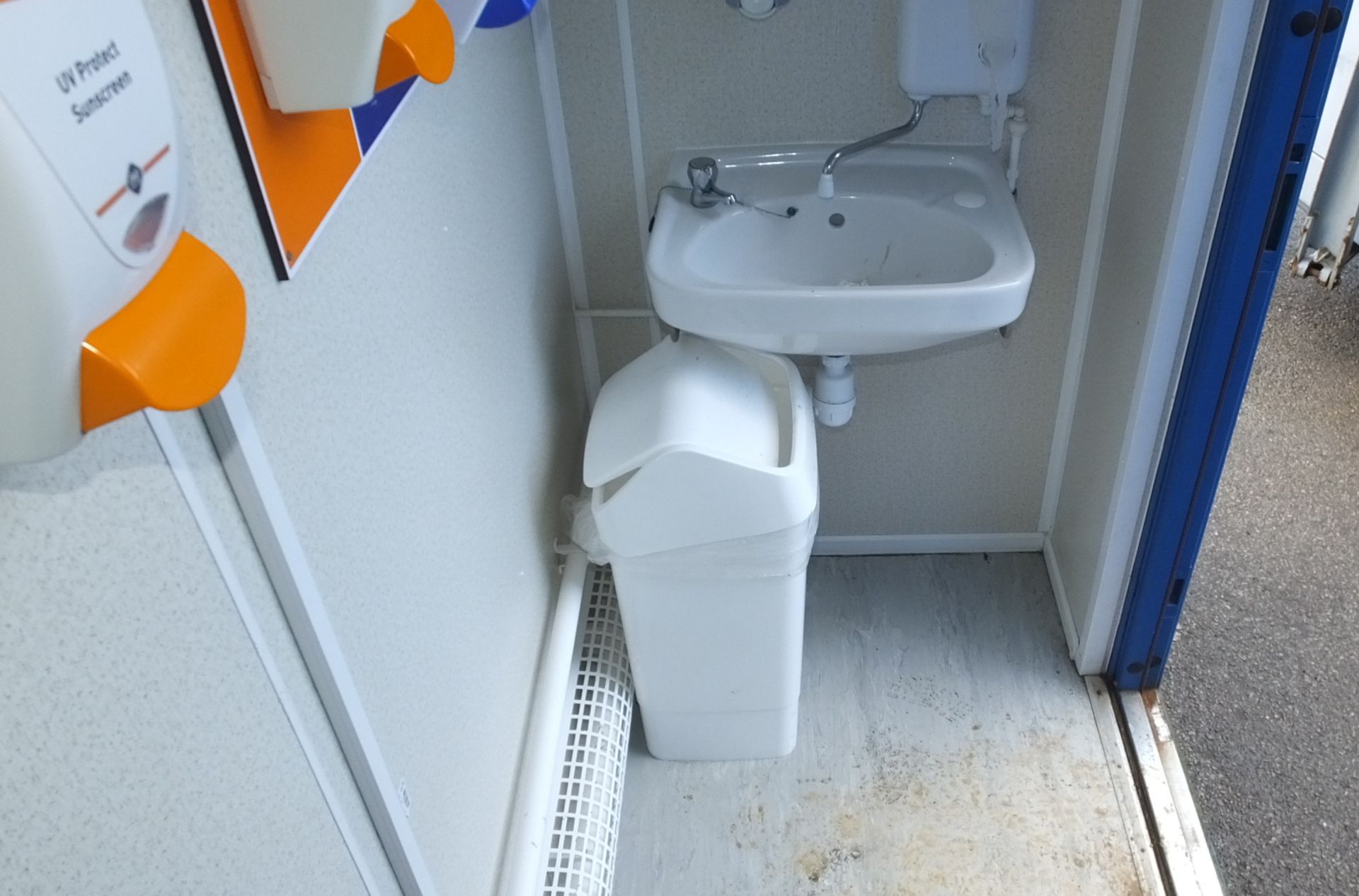 Blue Containerised Toilet Block - L 3050mm x D 2440mm x H 2600mm - Image 11 of 20