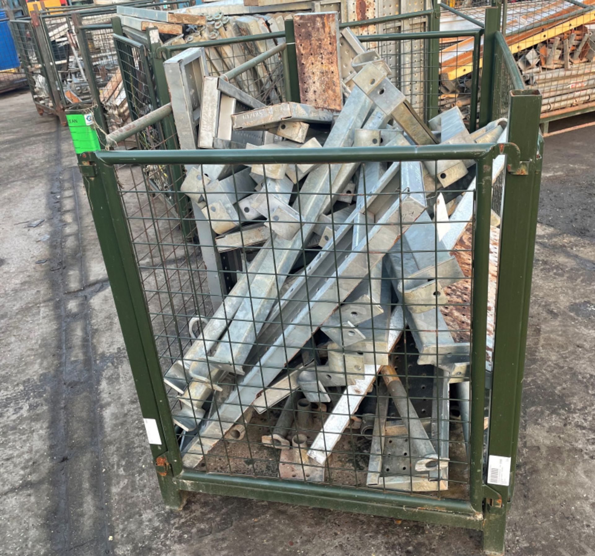 Various Cuplok scaffolding components - poles, planks, connectors - see pictures for more details - Image 26 of 38