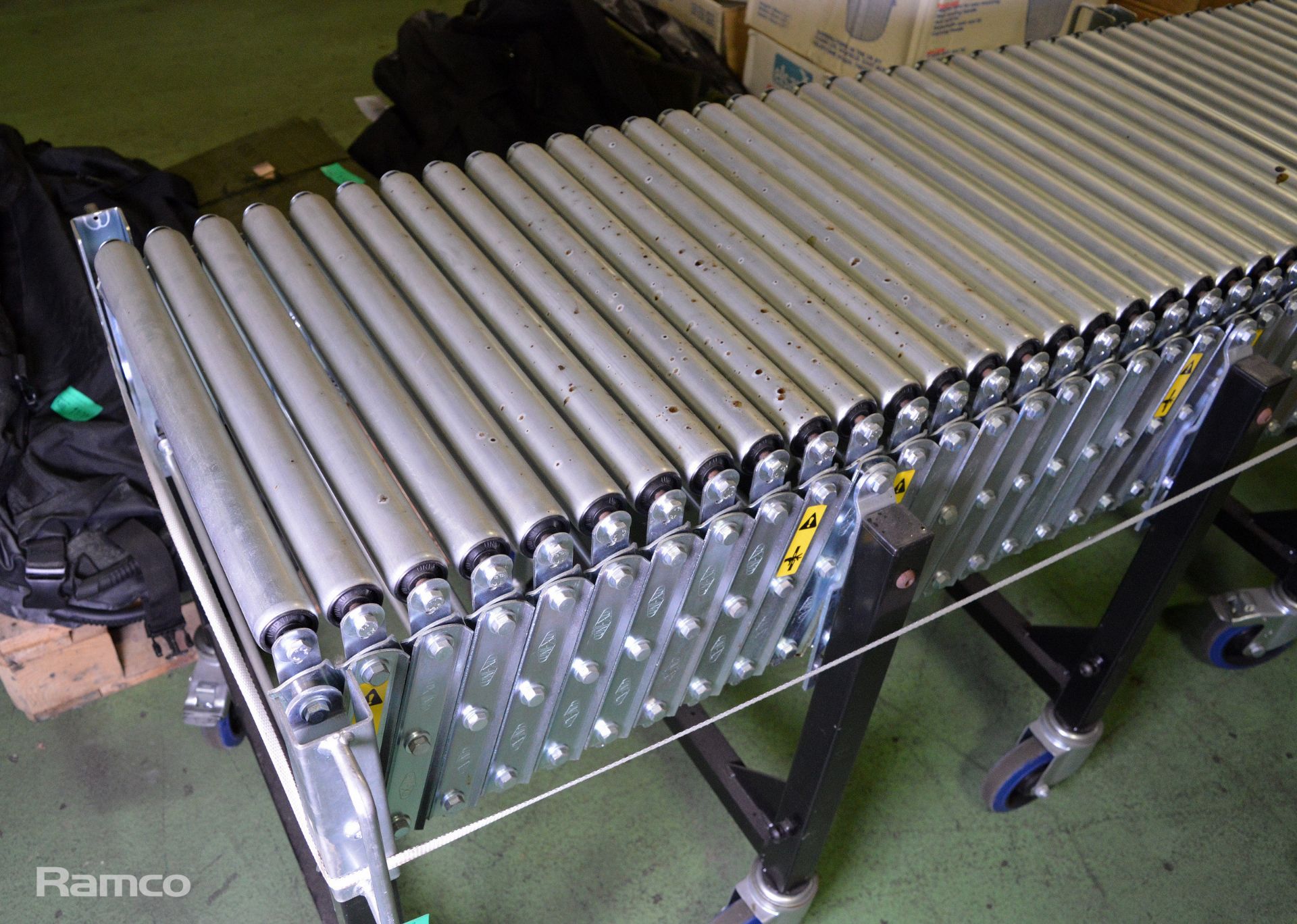 Flexible Steel Roller Conveyor System Max - L 6100mm (extended) x W 700mm x H 750mm - Image 2 of 3