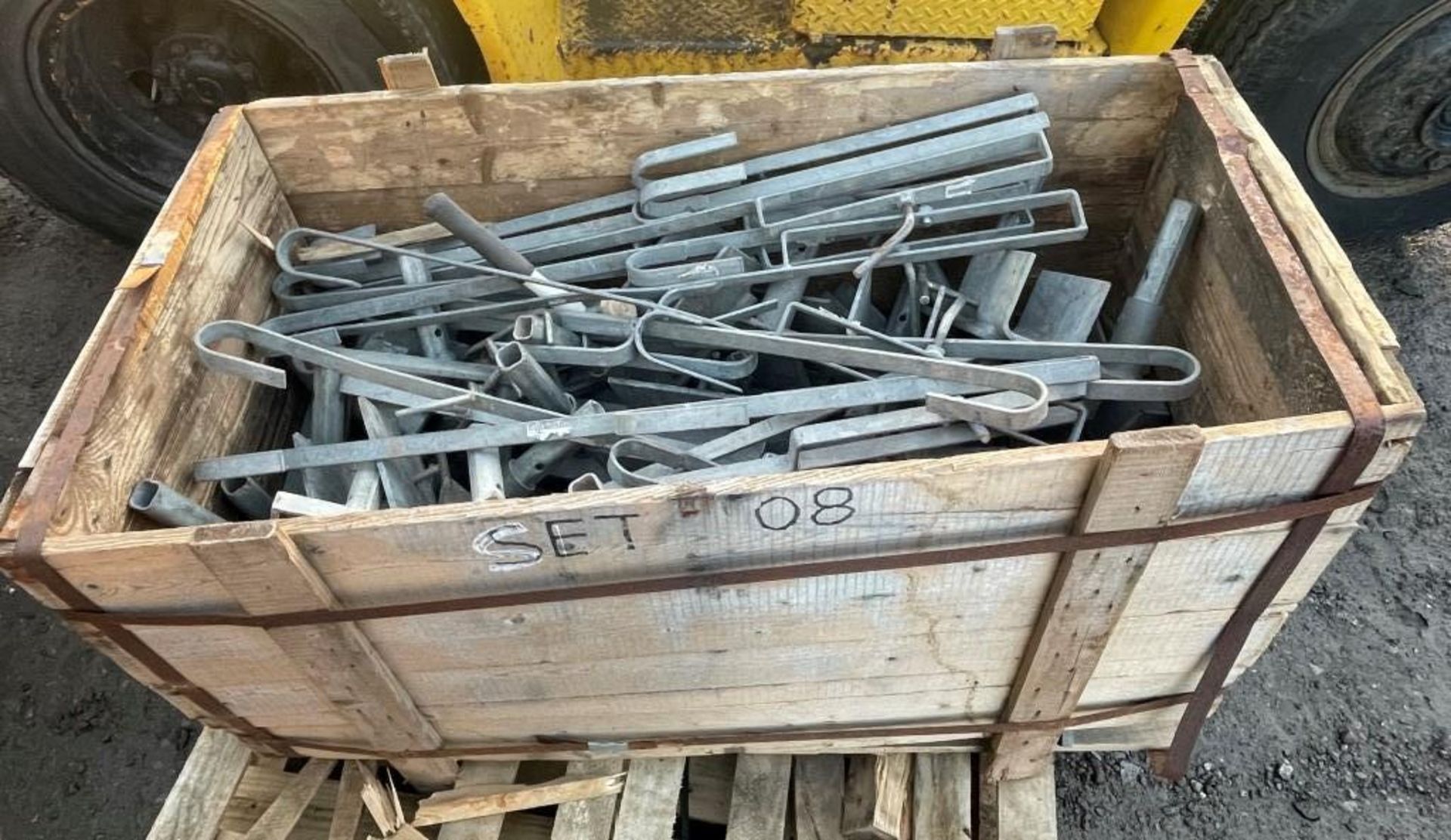 Various Cuplok scaffolding components - poles, planks, connectors - see pictures for more details - Image 21 of 38