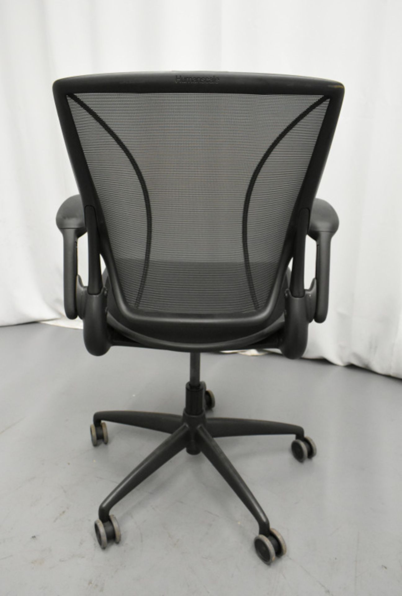 HumanScale Diffrient World Mesh Office Chair - Image 3 of 4