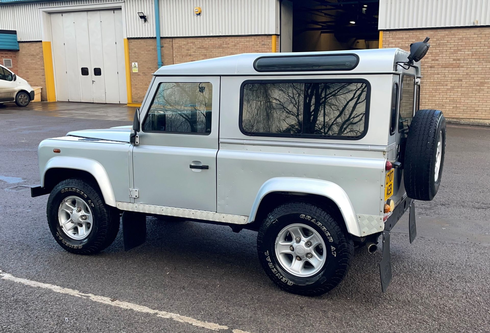 Land Rover Defender 90 TD5 County - 2007 - Silver - Diesel - 2495cc - Full County Specification - Image 6 of 45