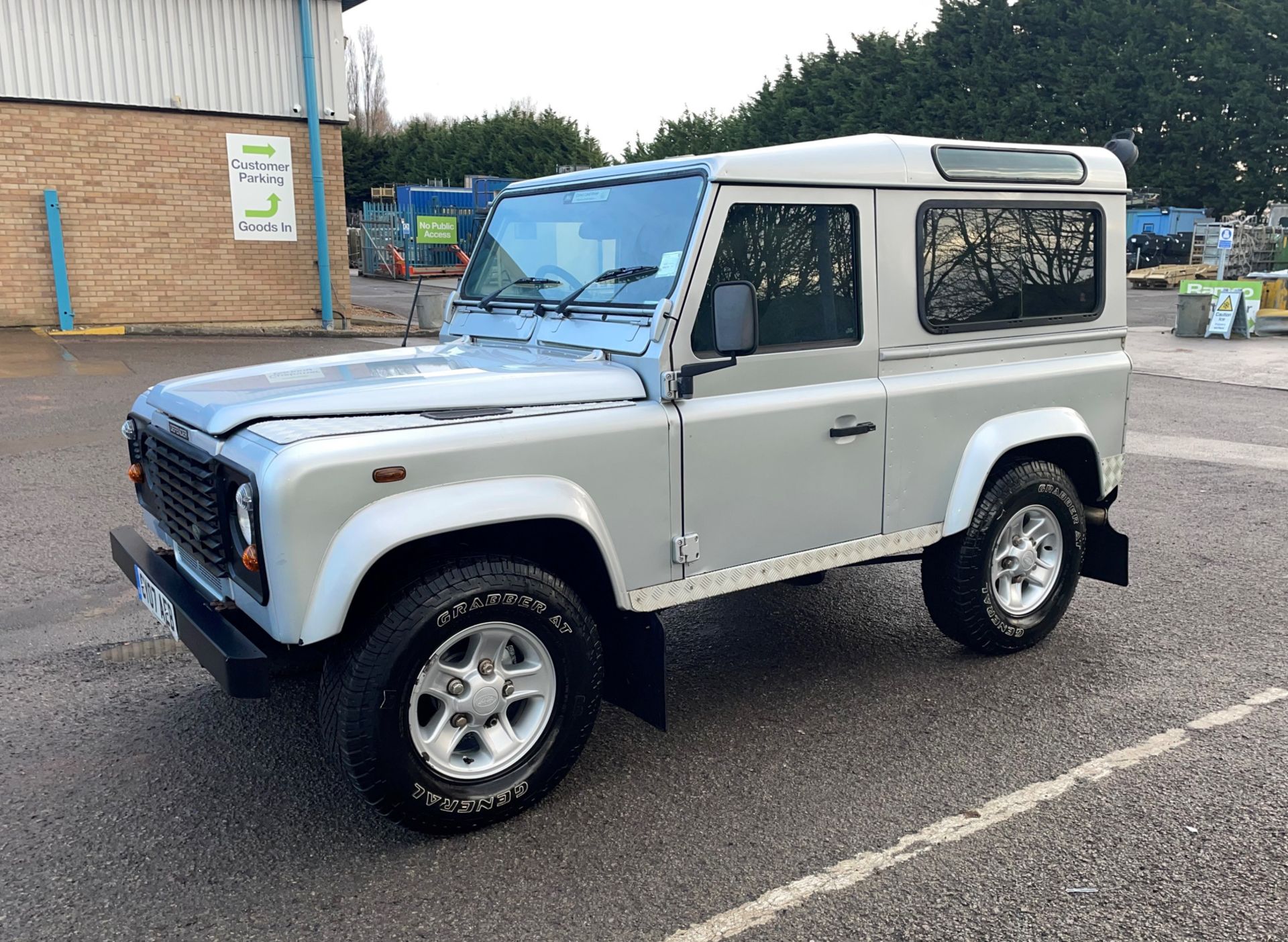 Land Rover Defender 90 TD5 County - 2007 - Silver - Diesel - 2495cc - Full County Specification - Image 5 of 45