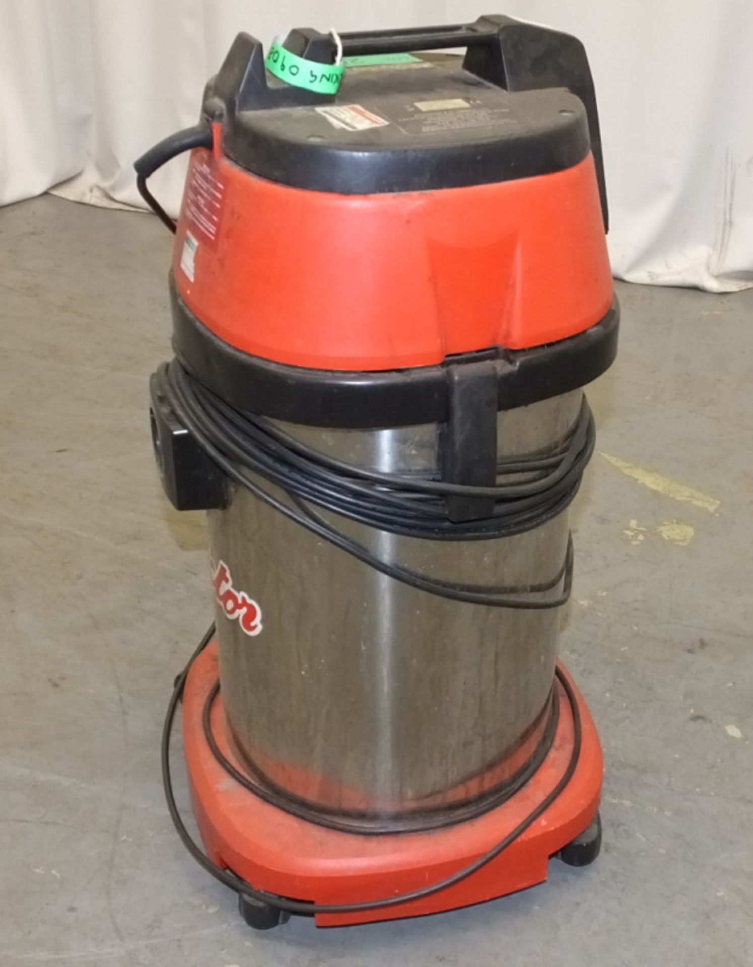 Victor WD30 Wet/Dry Vacuum Cleaner - powers up - functionality untested - Image 2 of 6