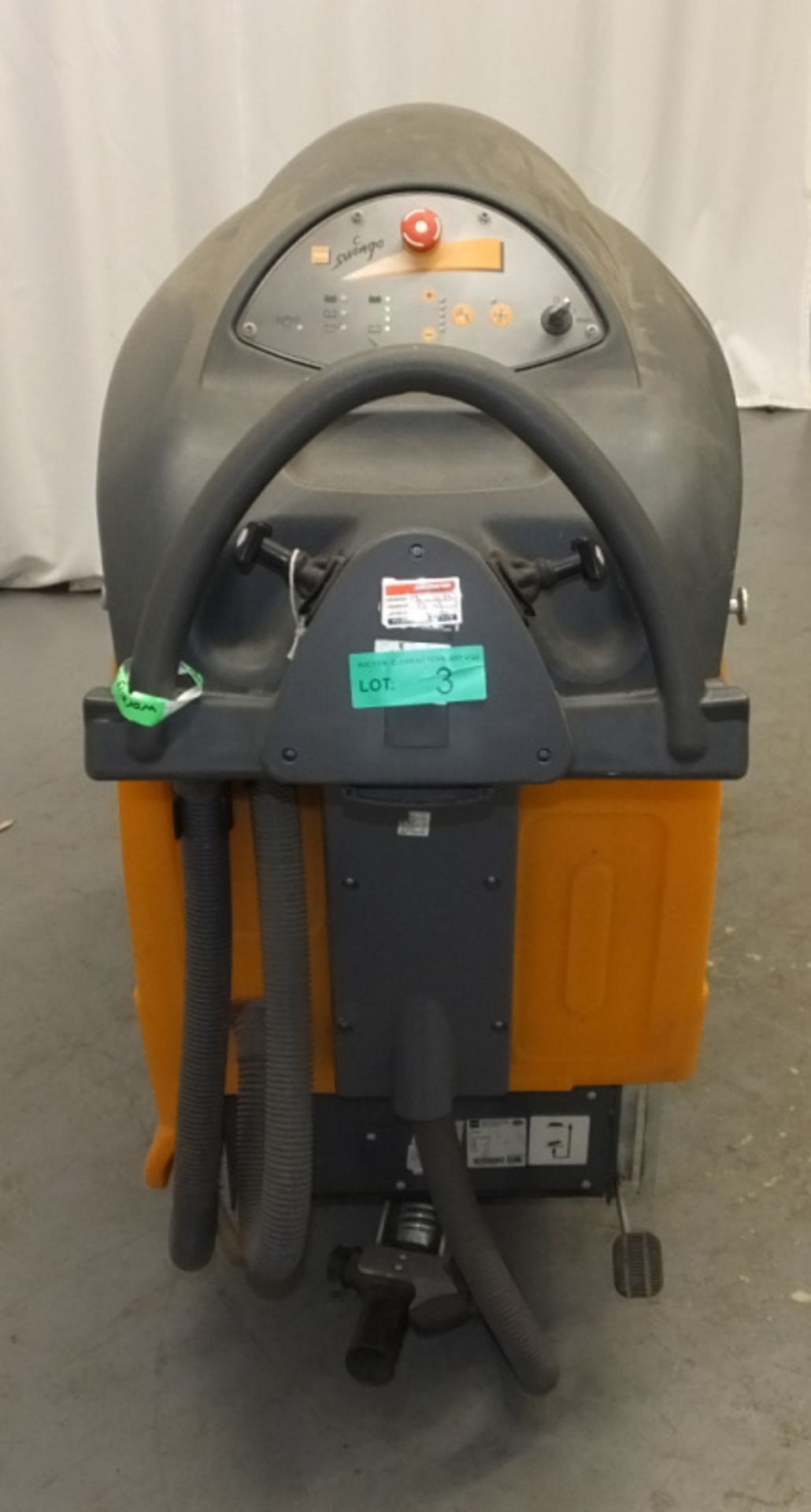 Taski Swingo 1650 Scrubber Dryer - With Key - powers up - Image 3 of 11