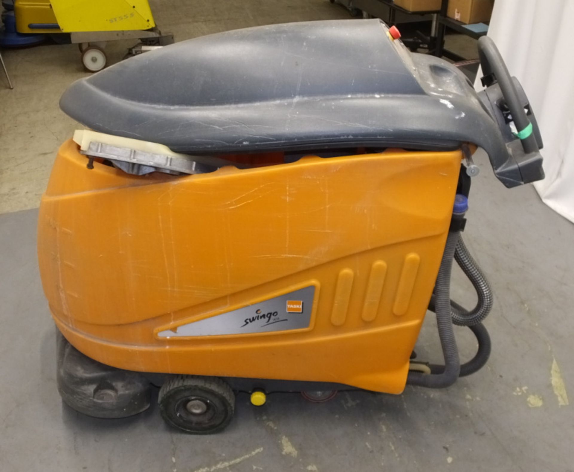 Taski Swingo 1650 Scrubber Dryer - No Key - powers up (tested with another key) - Image 7 of 11