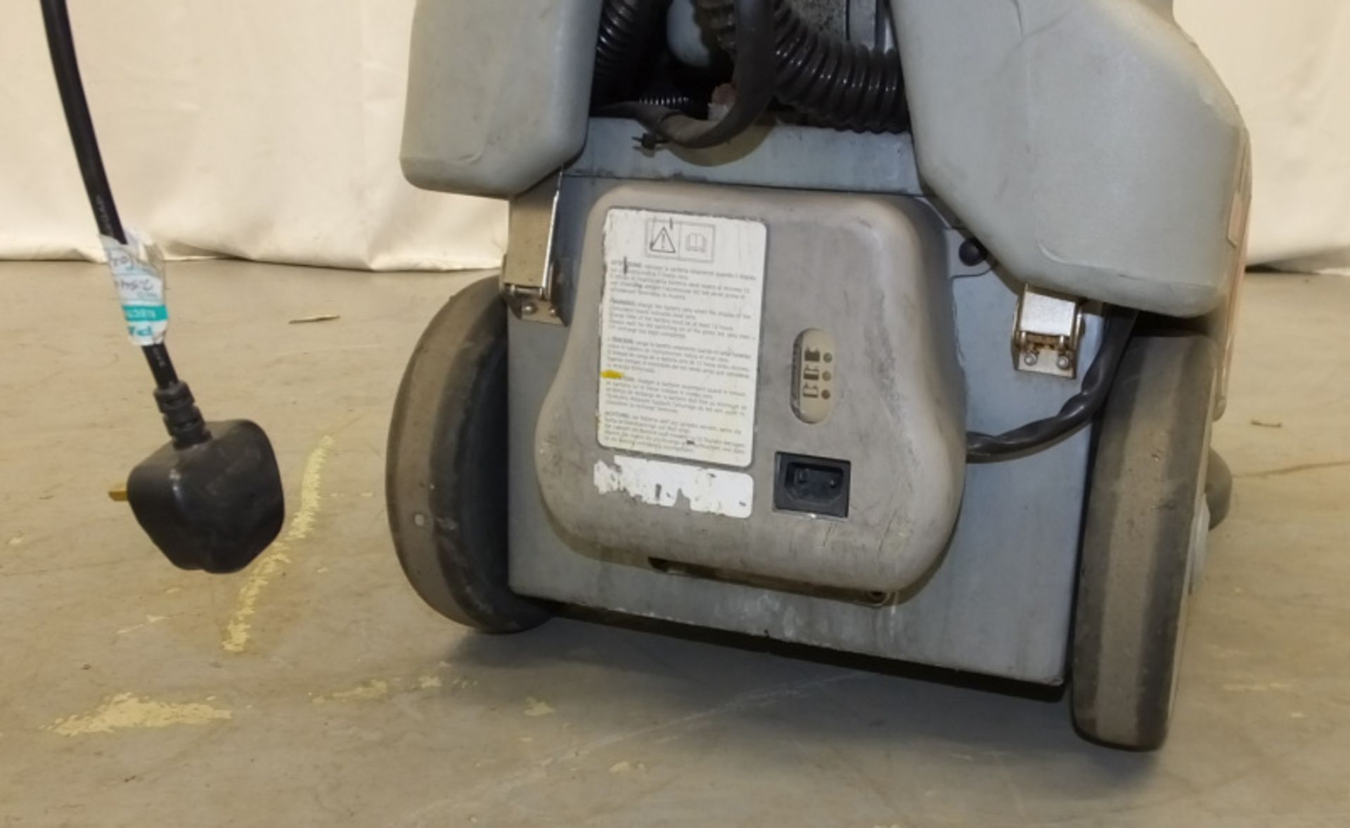 Comac Vispa 35B Floor Scrubber - powers up - functionality untested - Image 6 of 8