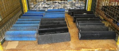 15 x Blue & 15 x Black Brushes for Truvox Multiwash (various sizes)