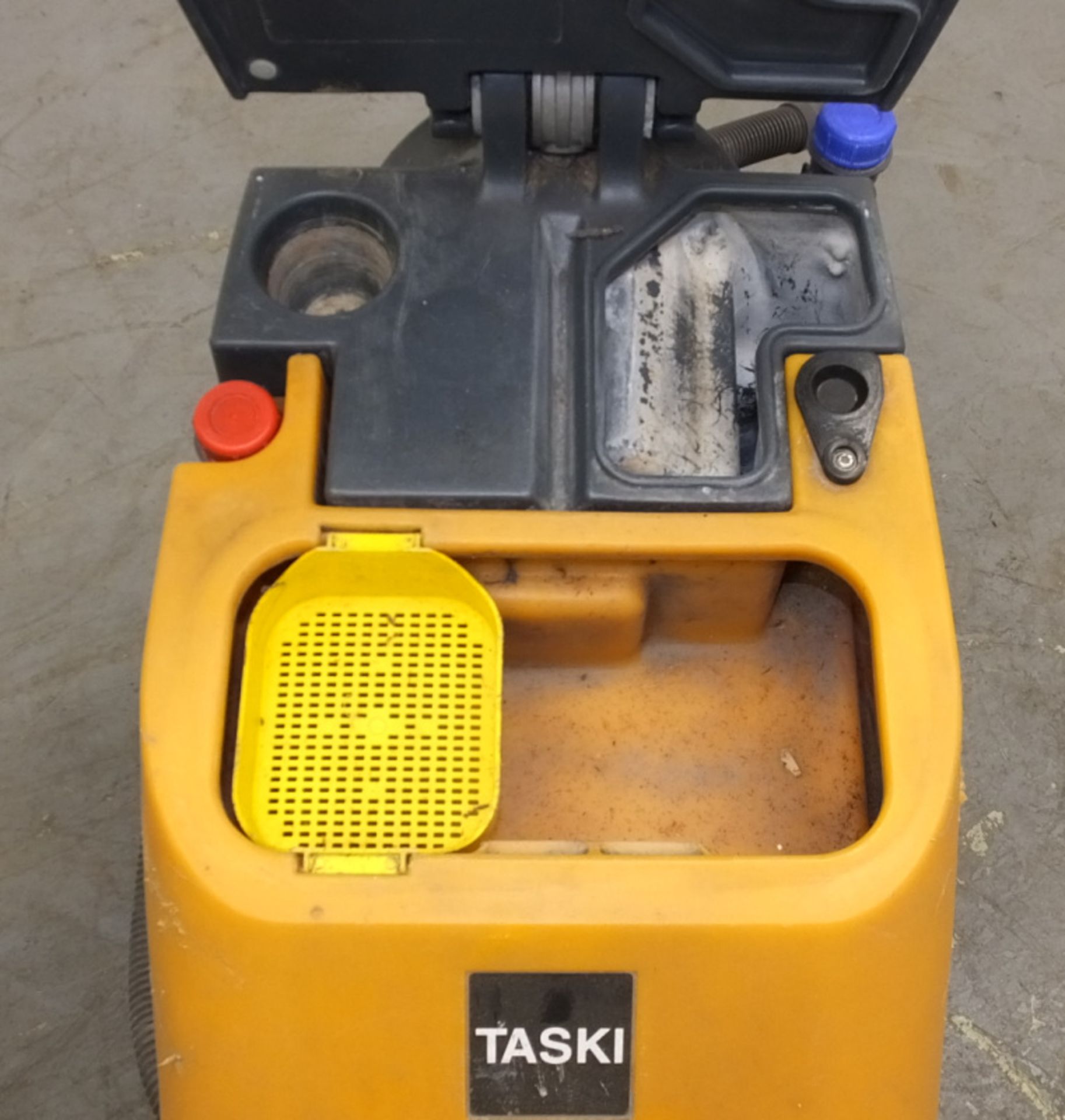 Taski Swingo 450B Scrubber Dryer CO450.0 - doesn't power up - Image 8 of 9