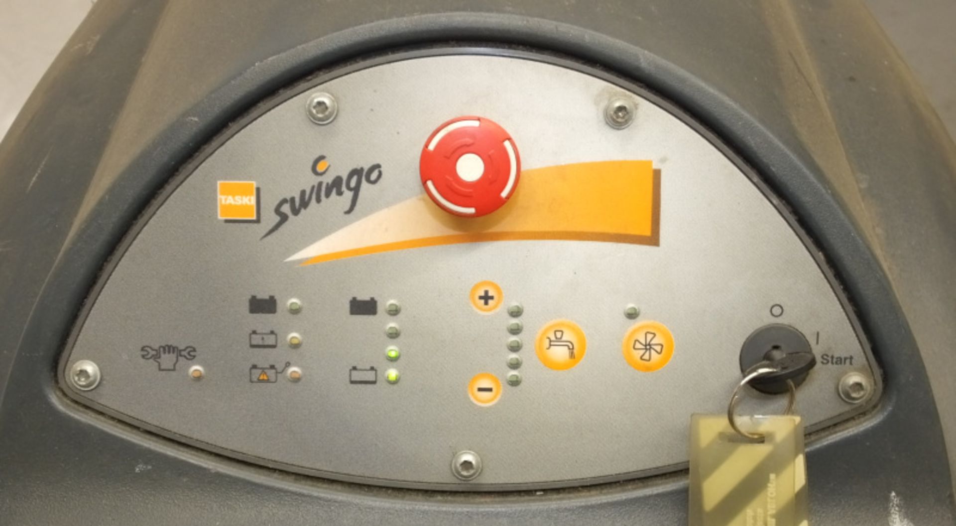 Taski Swingo 1650 Scrubber Dryer - With Key - powers up - Image 4 of 12