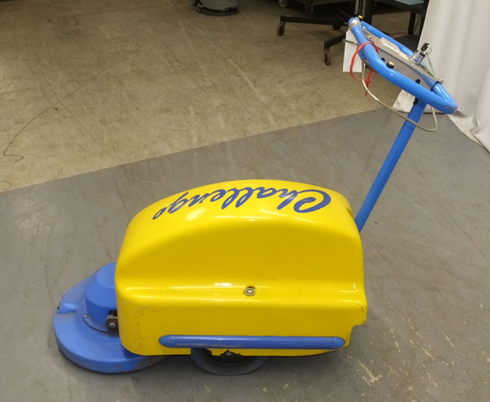 Tennant Challenger Zippy 430 Walk-Behind Floor Cleaner - has key but doesn't power up - cracked case - Image 4 of 8