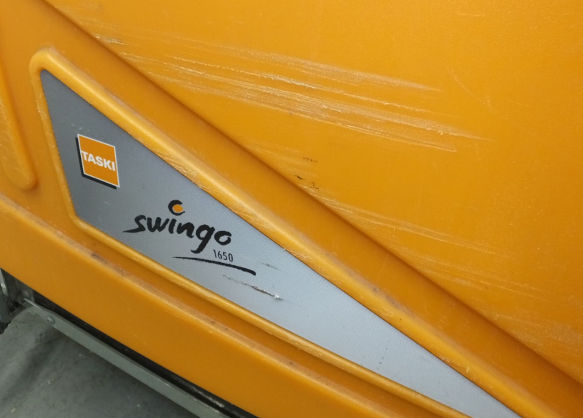 Taski Swingo 1650 Scrubber Dryer - With Key - powers up - Image 12 of 12