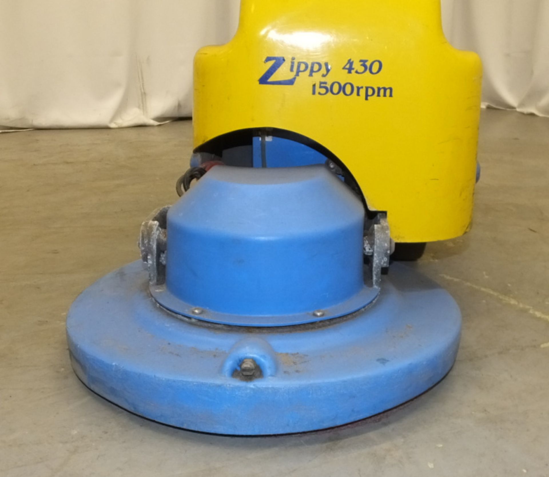 Tennant Challenger Zippy 430 Walk-Behind Floor Cleaner - no key - cracked casing as seen in pictures - Image 3 of 7