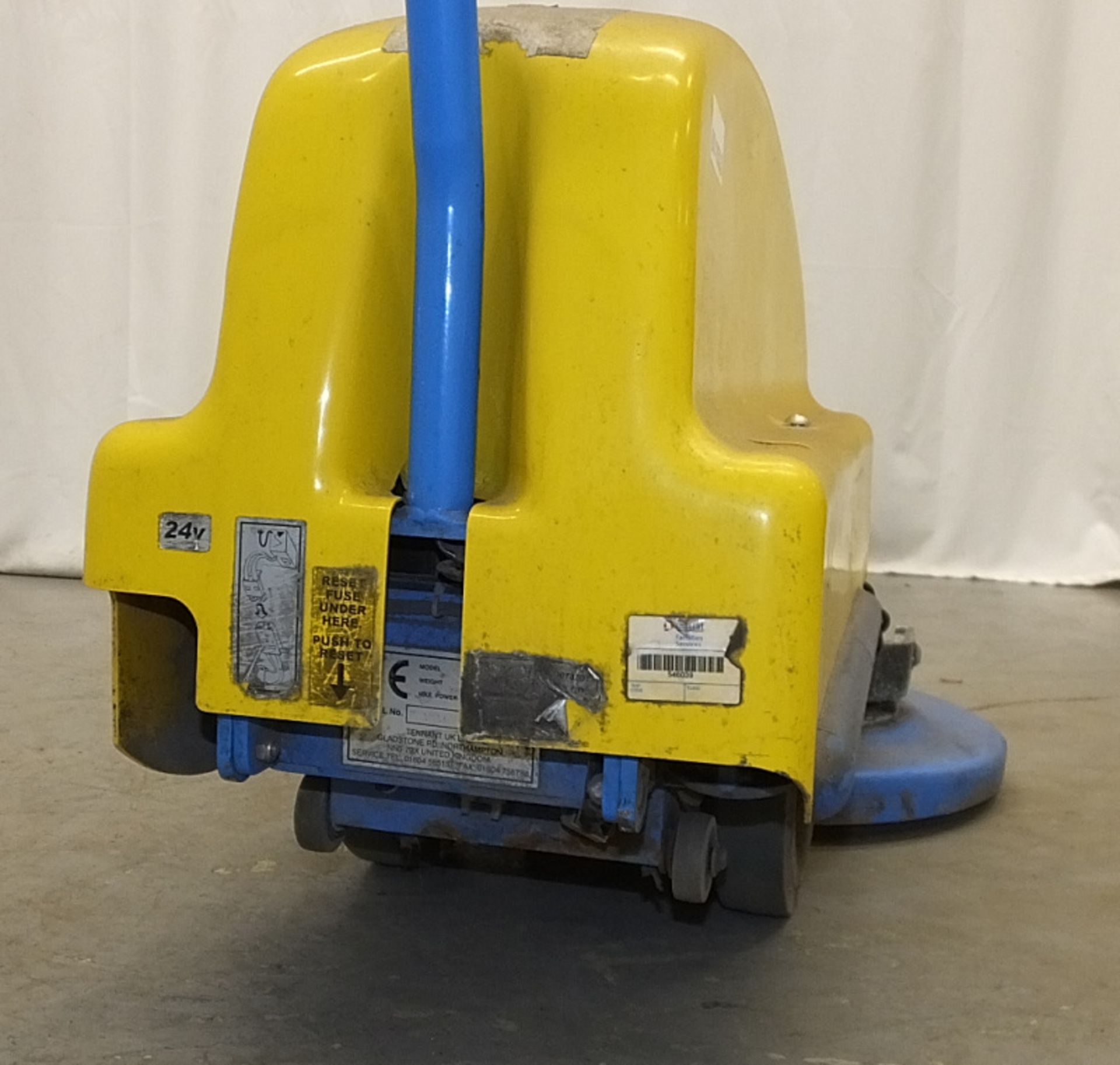 Tennant Challenger Zippy 430 Walk-Behind Floor Cleaner - no key - cracked casing as seen in pictures - Image 6 of 7