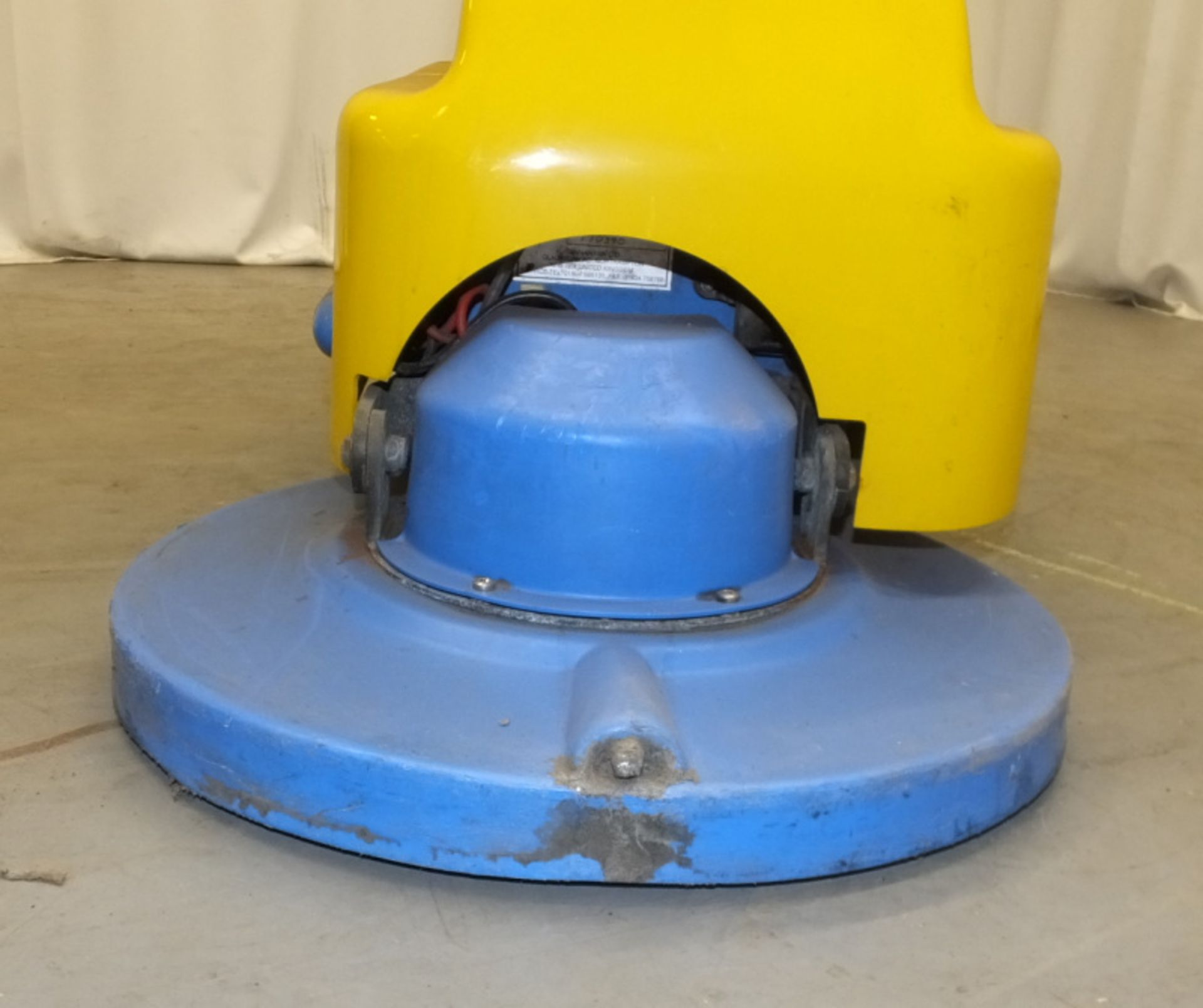 Tennant Challenger Nippy 500 Walk-Behind Floor Cleaner - no key - cracked casing as seen in pictures - Image 3 of 9