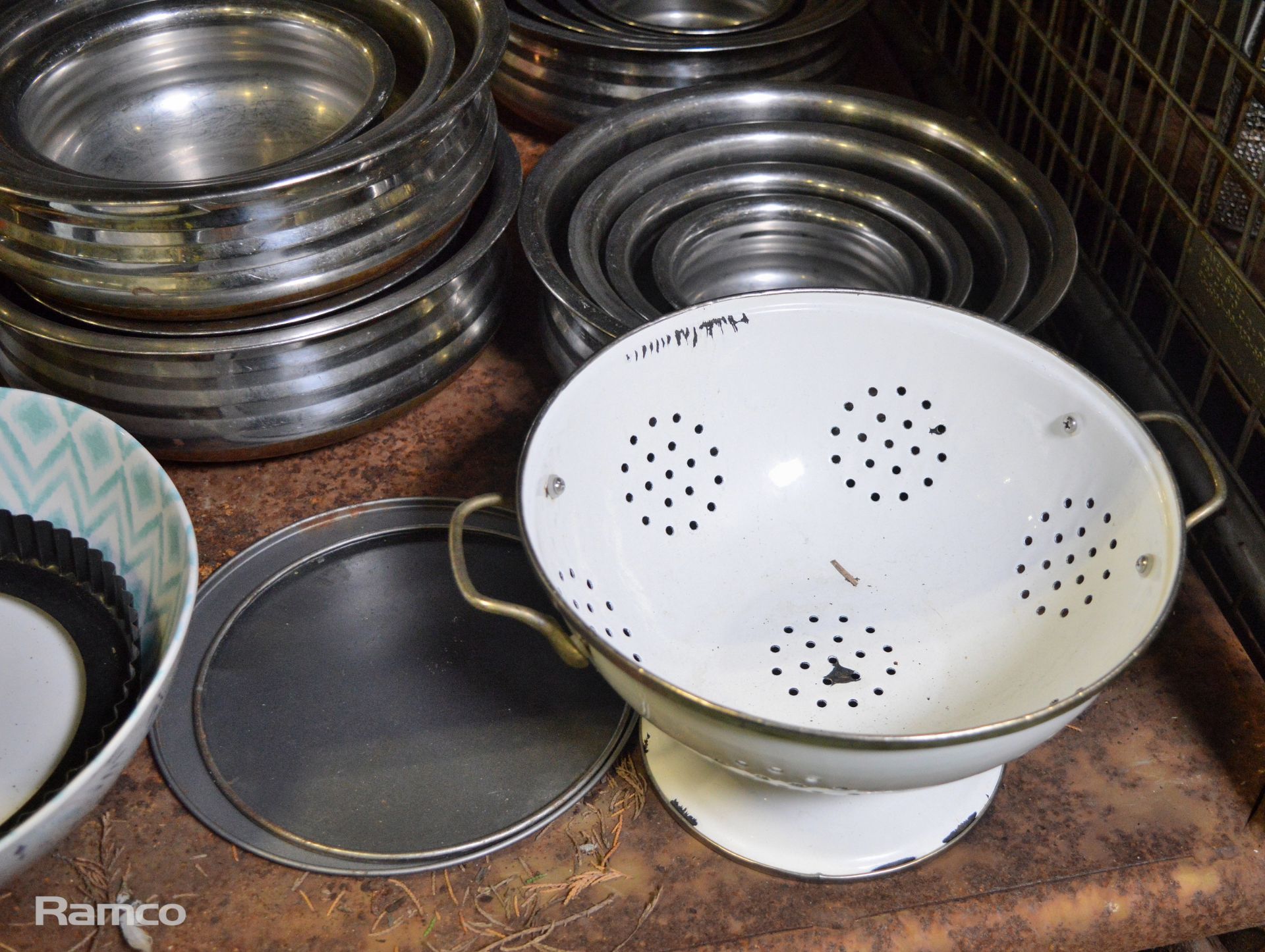 Various Bowls and Kitchenware - Image 4 of 5