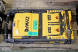 Dewalt DC022 - GB (type 1) worklight, charger, with power extension