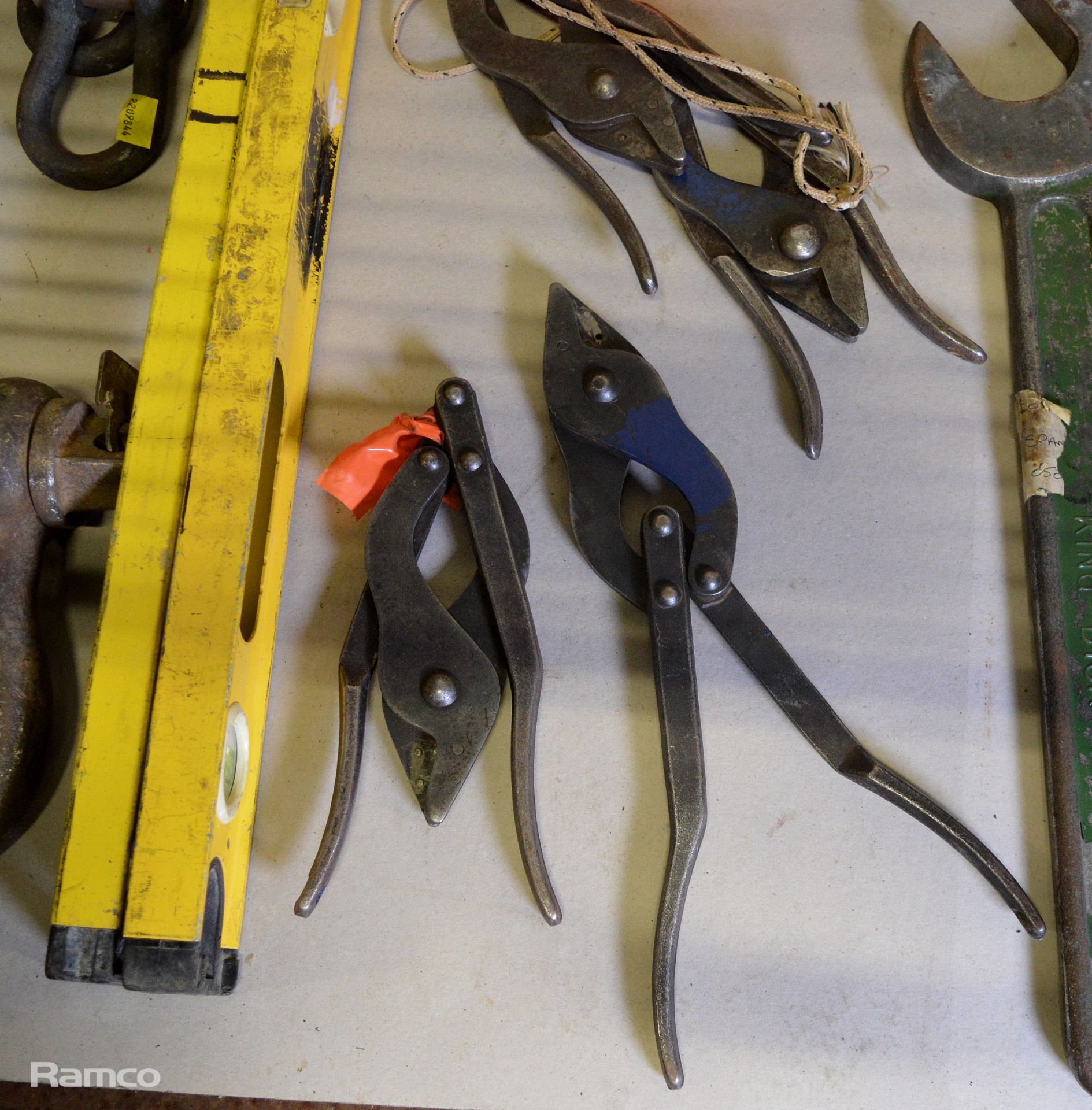 Large Hand Tools - Hand Auger, Shovel, Post Hammer, Helmets, 2 1/4 Inch Spanner, 3x Bow Shackles, Bu - Image 4 of 5