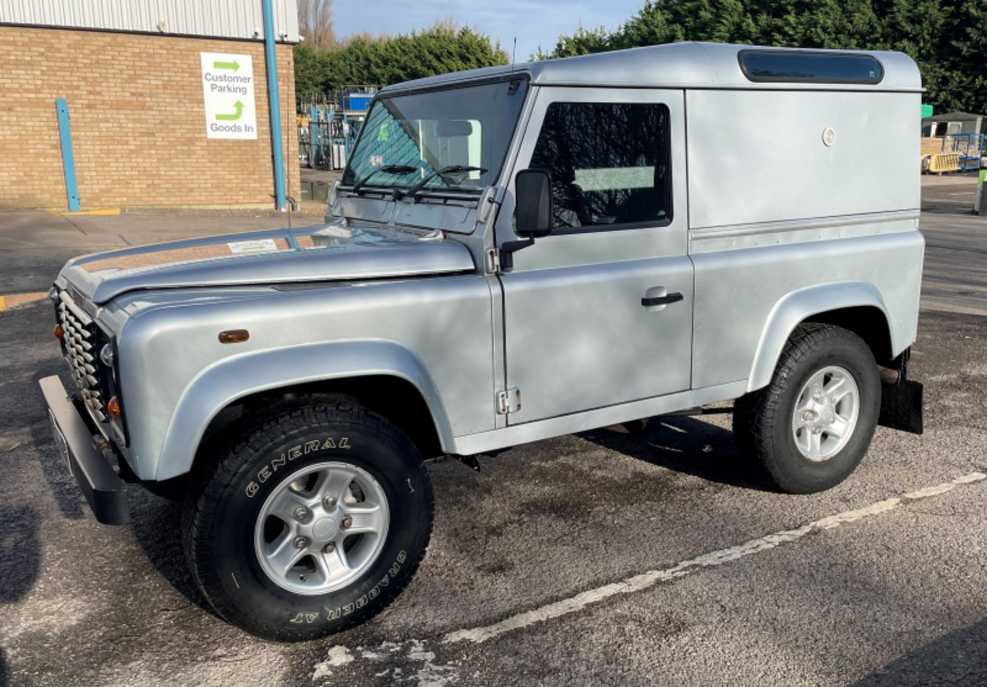 Land Rover Defender, 114,183 Miles, Diesel 2495cc Engine, 2007 model - full details in description - Image 3 of 38