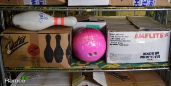 1x Brunswick 14 pink Bowling Ball, 20x bowling pins