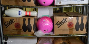 1x Brunswick 14 pink Bowling Ball, 20x bowling pins