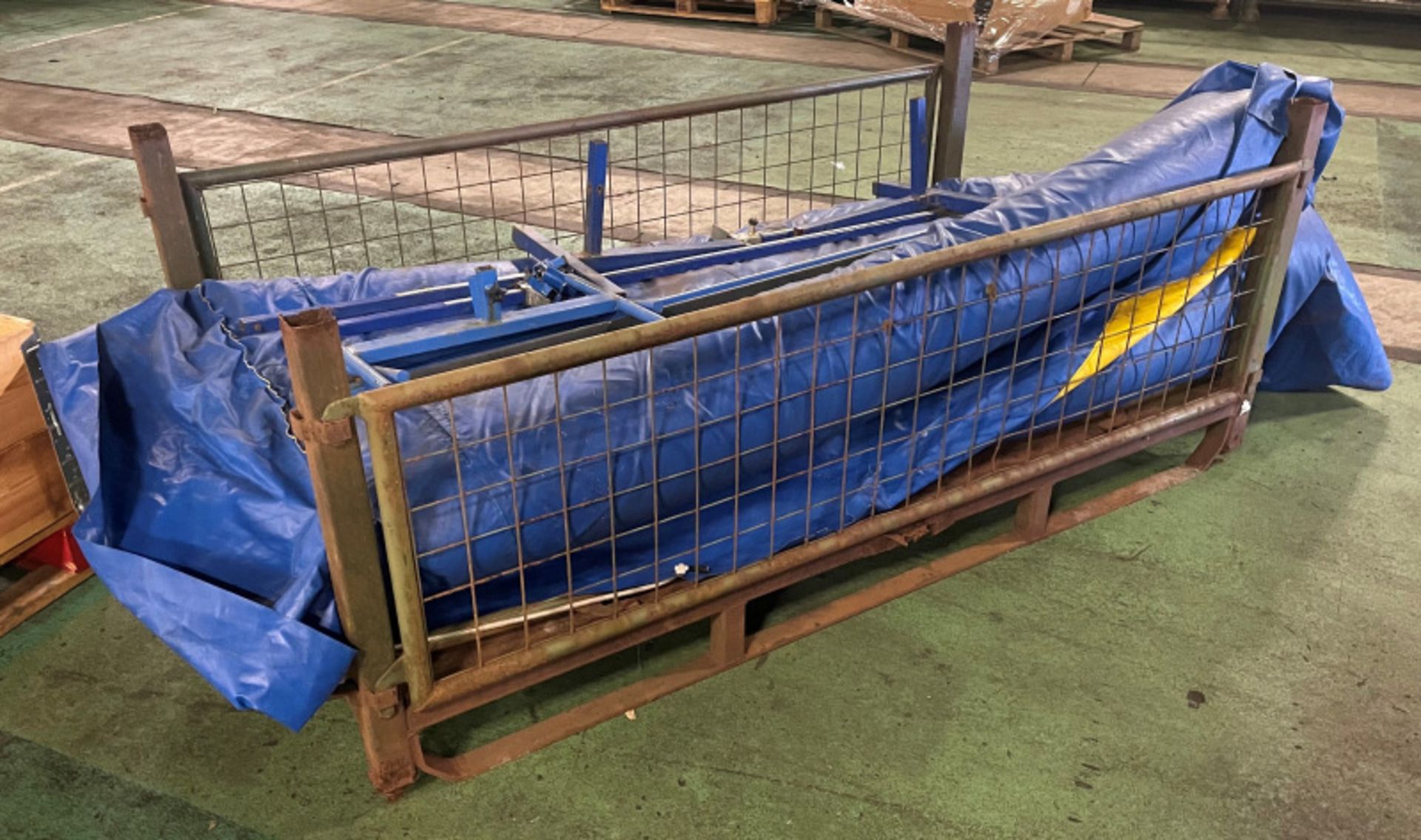 Beemat High Jump Crash Mat assembly with Poles - including 2x very large mats - Image 4 of 12