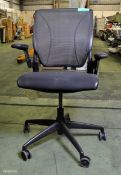 HumanScale Diffrient World Mesh Office Chair - black