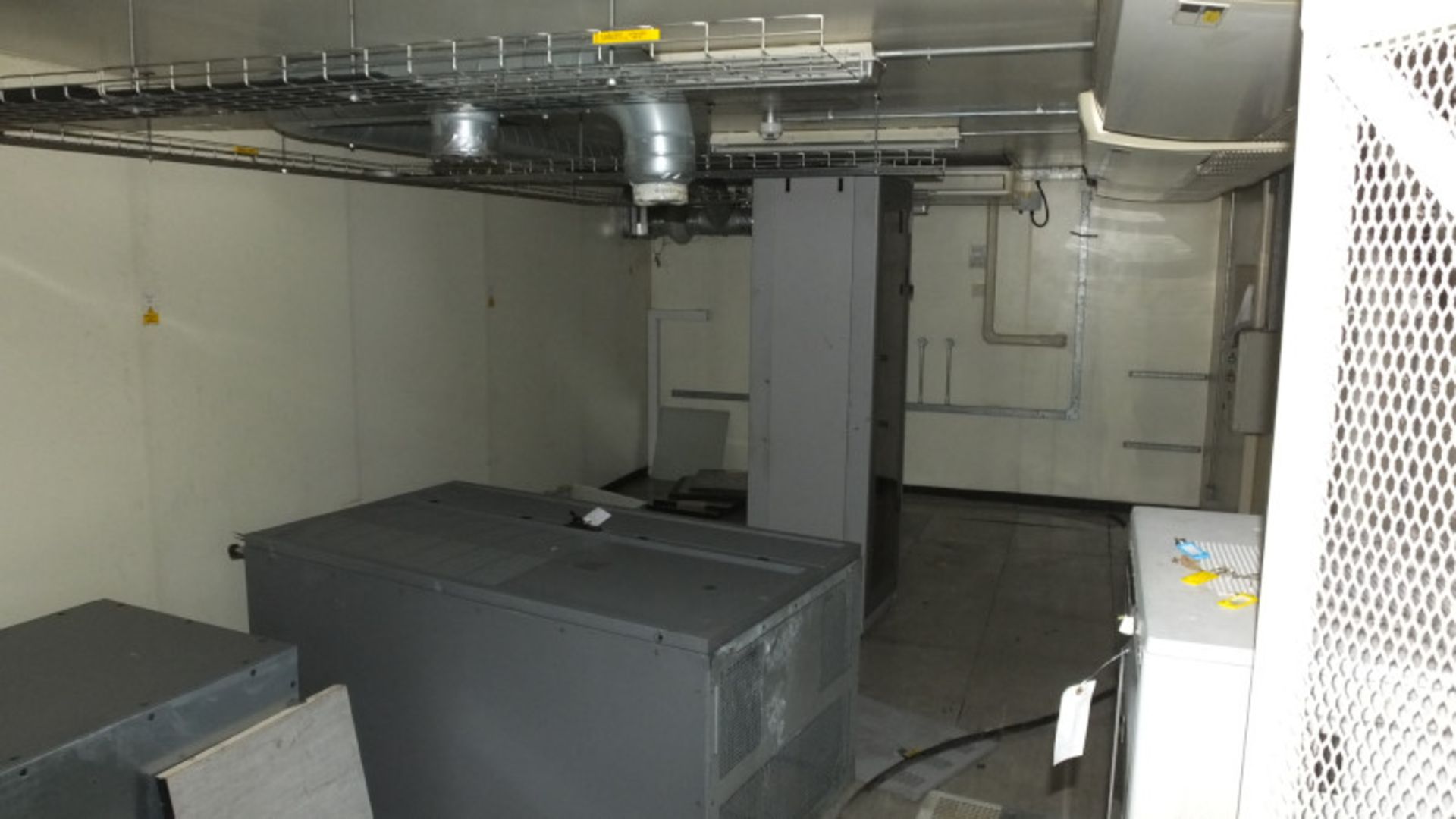 Large White cabin used for housing electronics - Electronic racks, Panels - 5x Toshiba External Air - Image 7 of 21