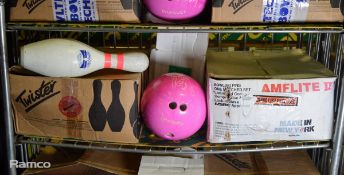 1x Brunswick 14 pink Bowling Ball, 20x bowling pins