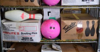 1x Brunswick 14 pink Bowling Ball, 20x bowling pins