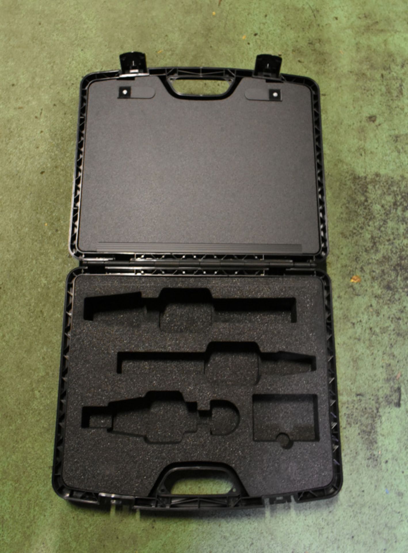 2x Plastic Cases - L 500mm x W 450mm x H 200mm - Image 2 of 4