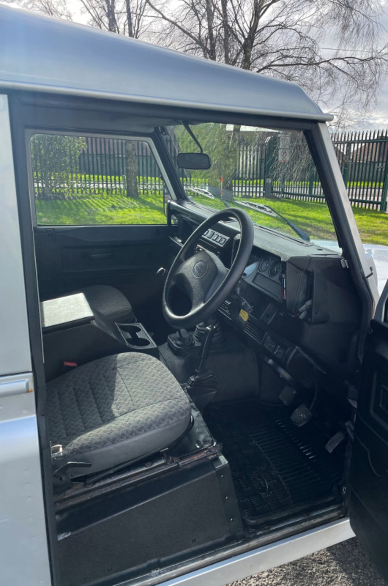 Land Rover Defender, 114,183 Miles, Diesel 2495cc Engine, 2007 model - full details in description - Image 15 of 38