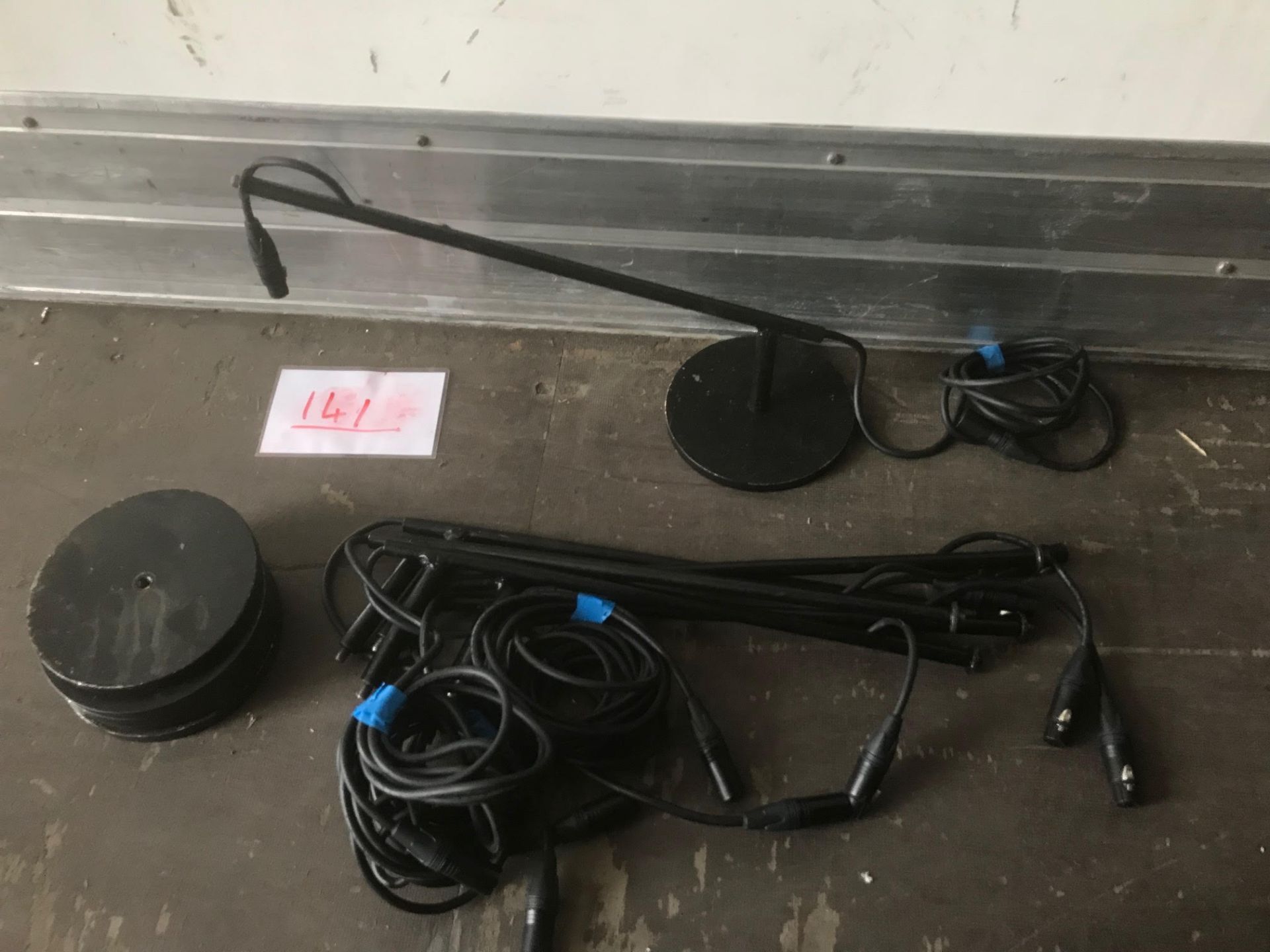 6x Table top mic stands with cable