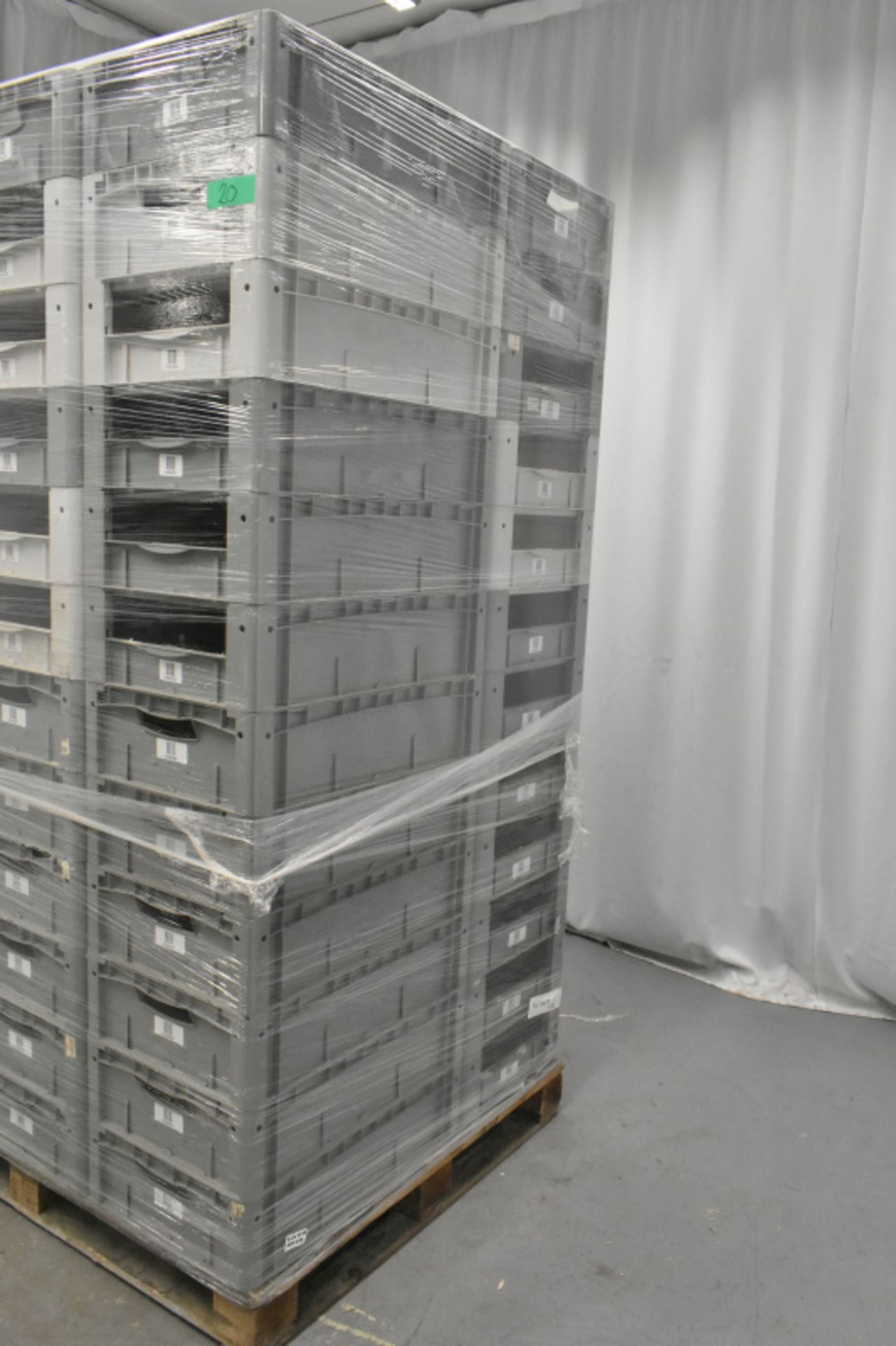 60x Tote Storage Boxes - L600 x W400 x H150mm - Image 2 of 4