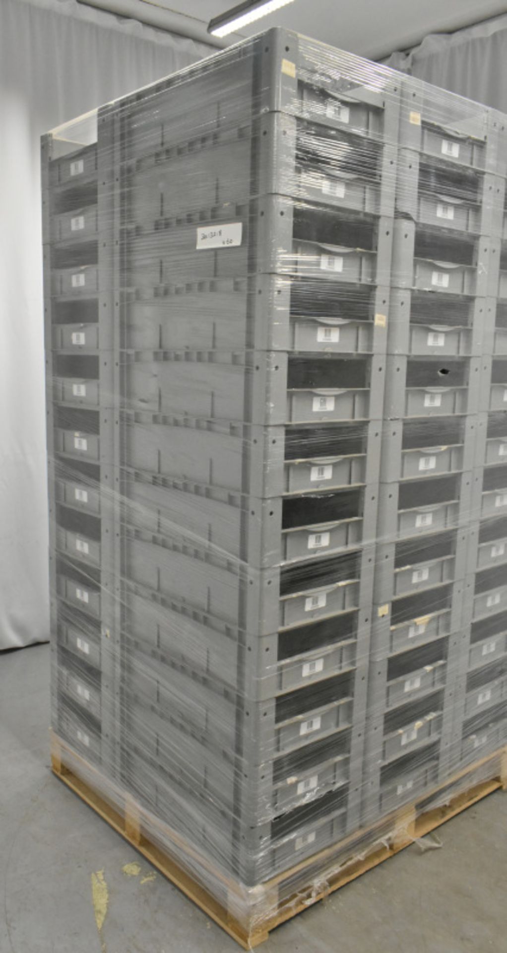 60x Tote Storage Boxes - L600 x W400 x H150mm - Image 4 of 5