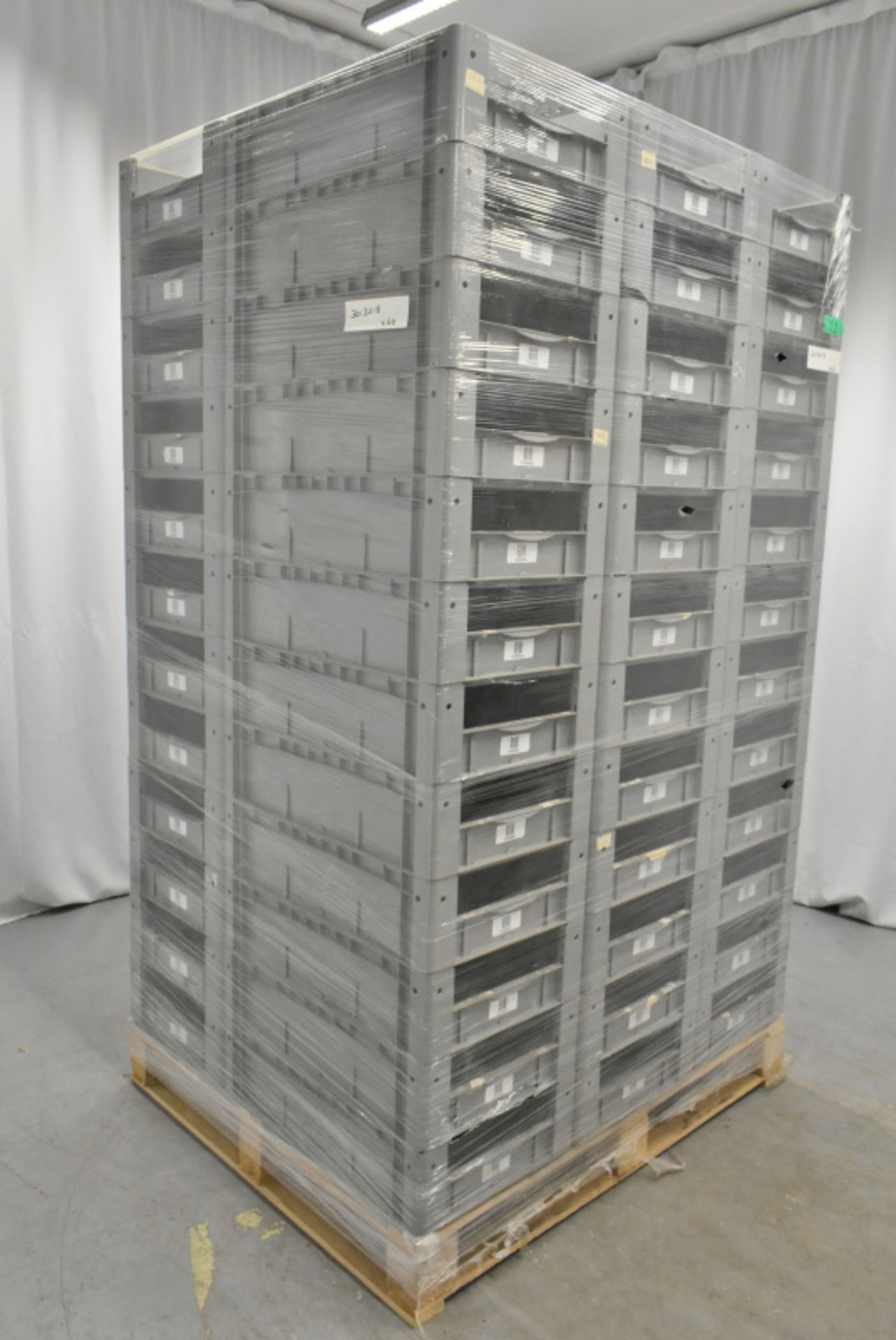 60x Tote Storage Boxes - L600 x W400 x H150mm - Image 5 of 5