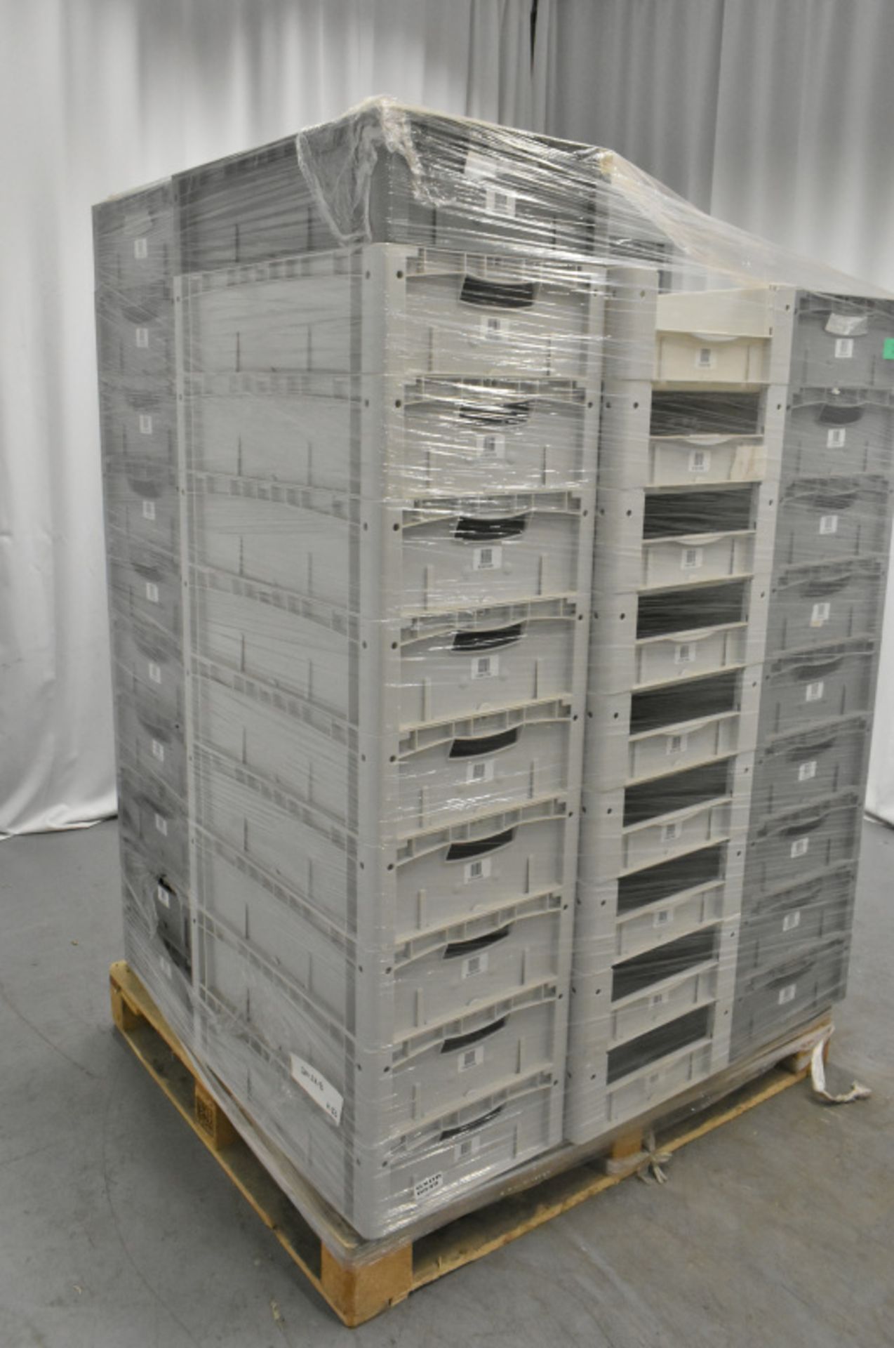 48x Tote Storage Boxes - L600 x W400 x H150mm - Image 4 of 5