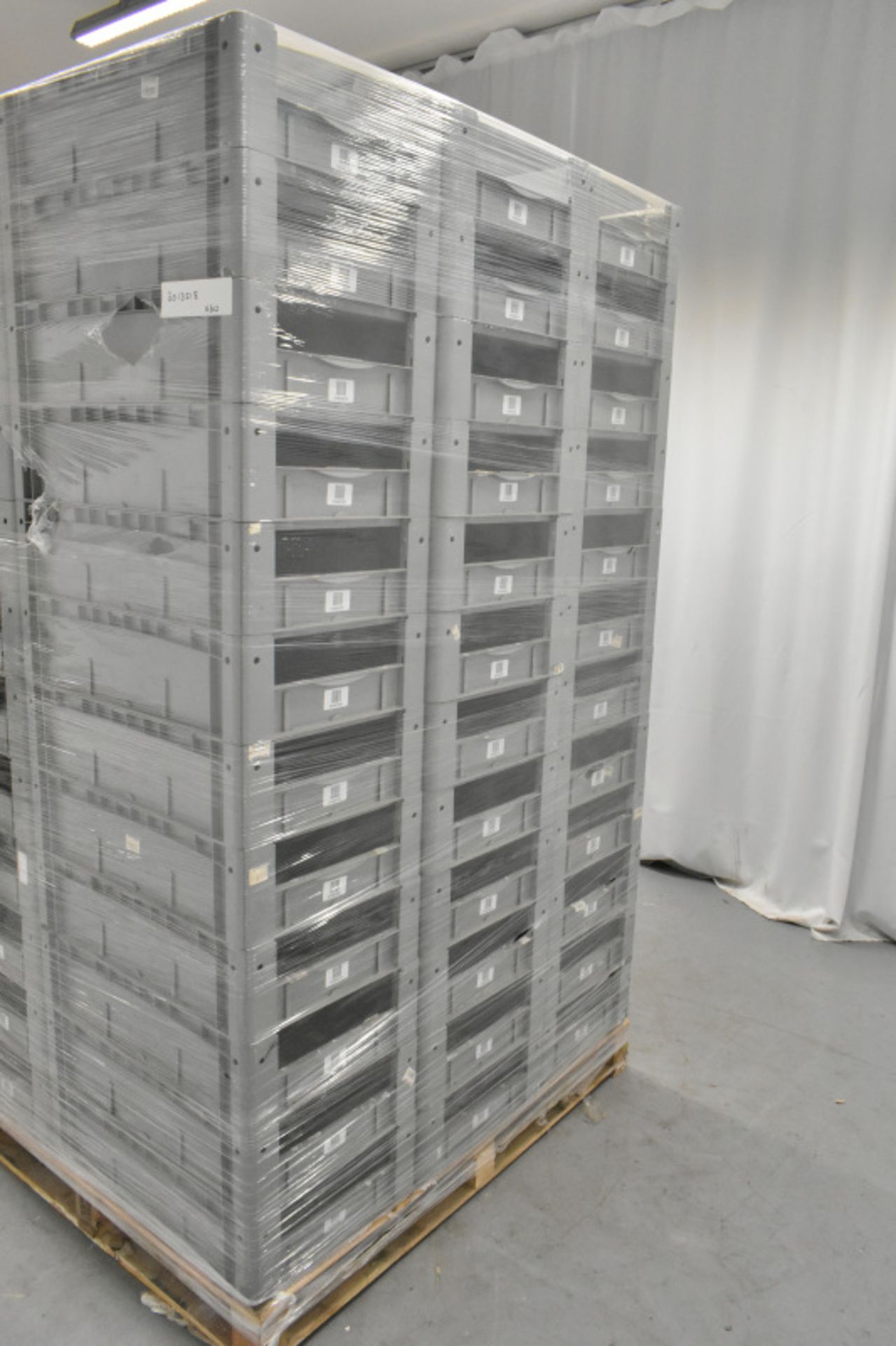 60x Tote Storage Boxes - L600 x W400 x H150mm - Image 3 of 4