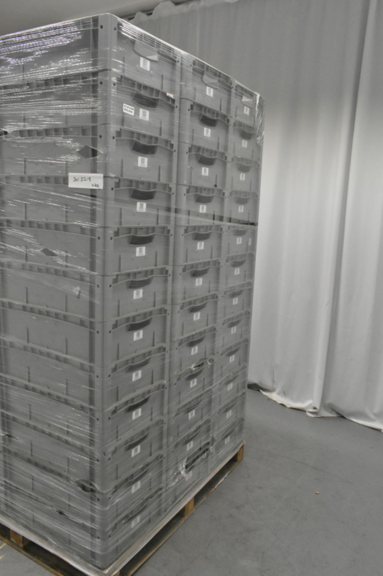 60x Tote Storage Boxes - L600 x W400 x H150mm - Image 3 of 4