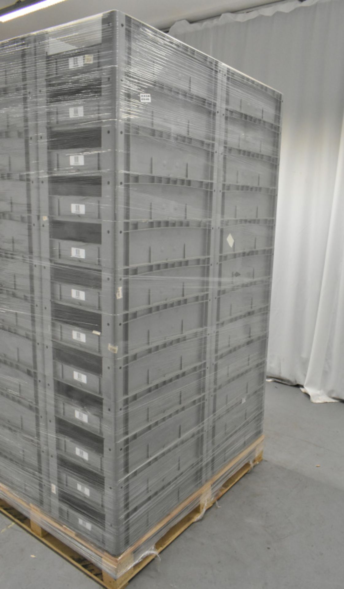 60x Tote Storage Boxes - L600 x W400 x H150mm - Image 3 of 5