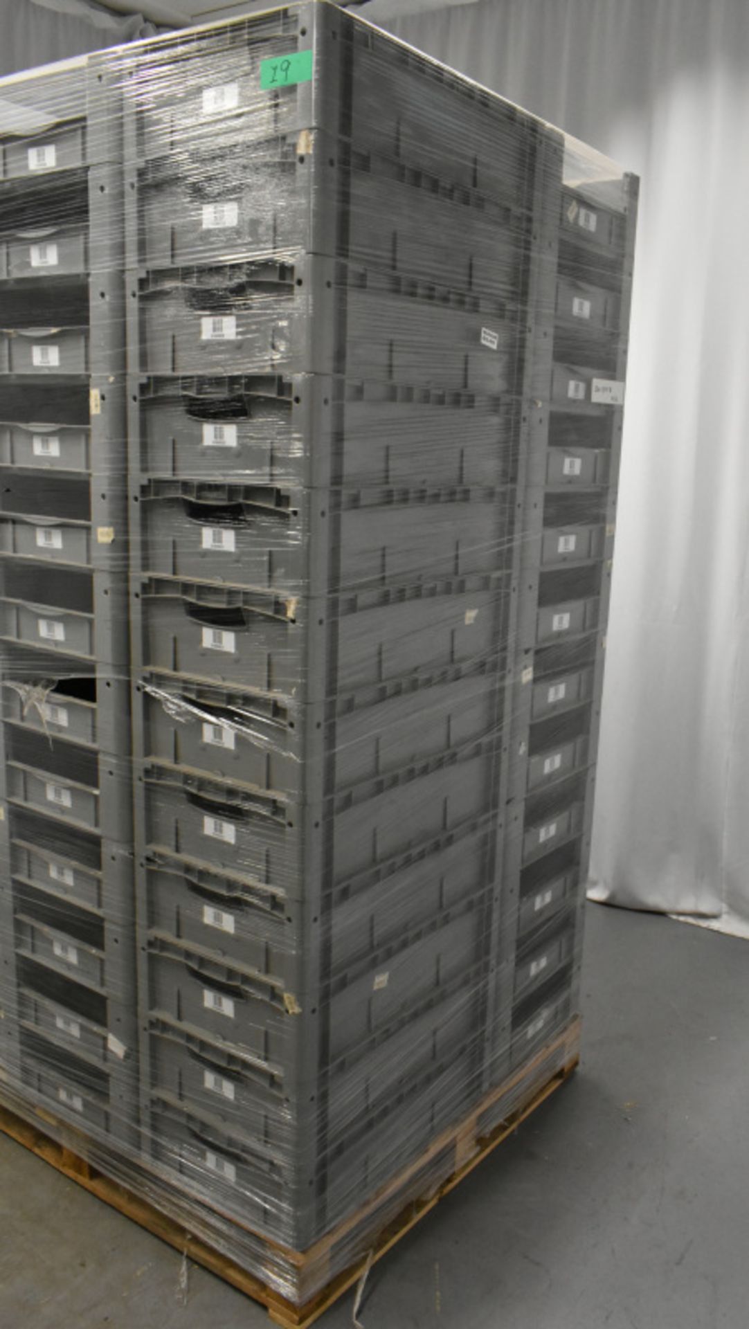 60x Tote Storage Boxes - L600 x W400 x H150mm - Image 2 of 4