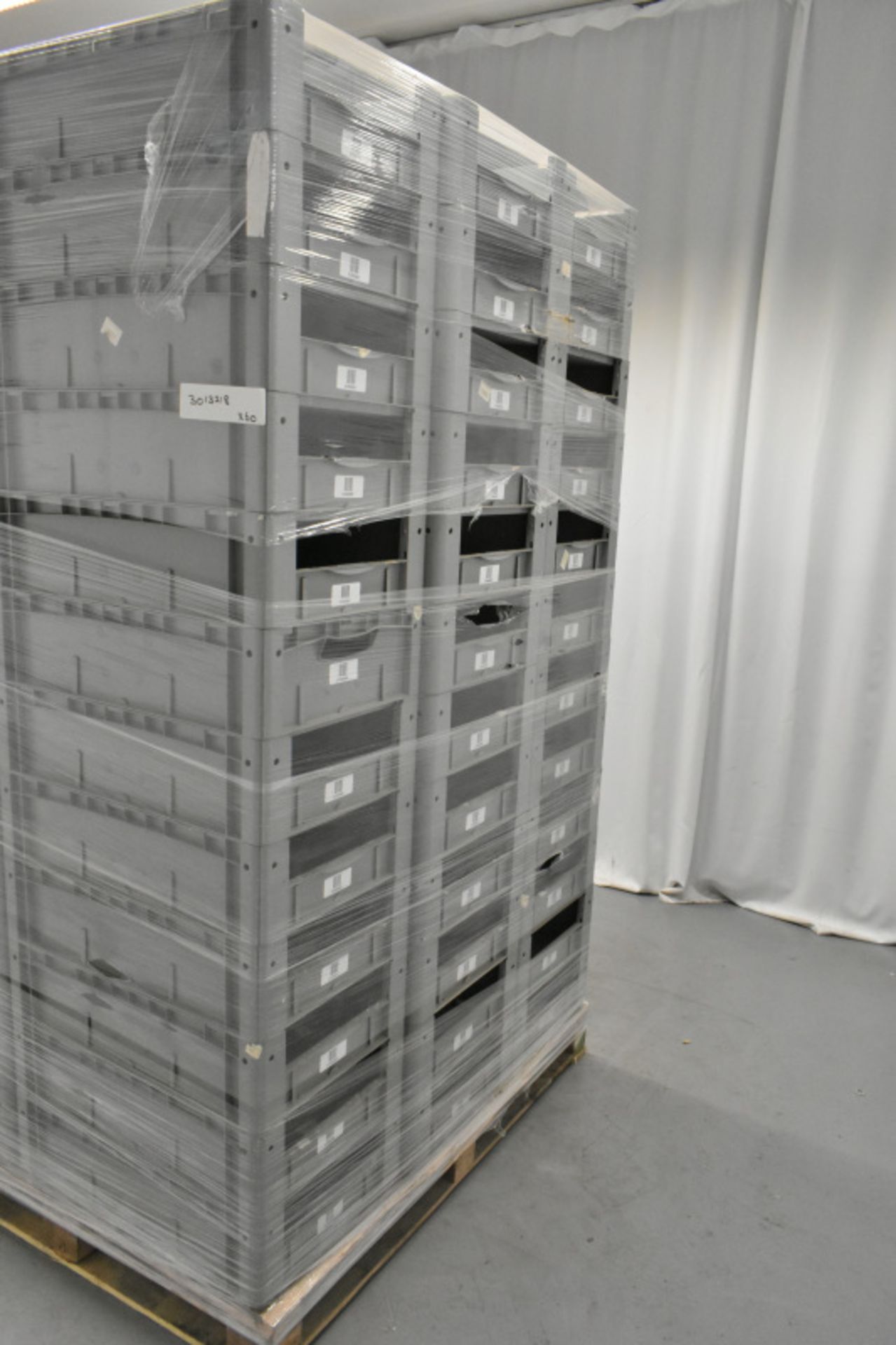 60x Tote Storage Boxes - L600 x W400 x H150mm - Image 3 of 4