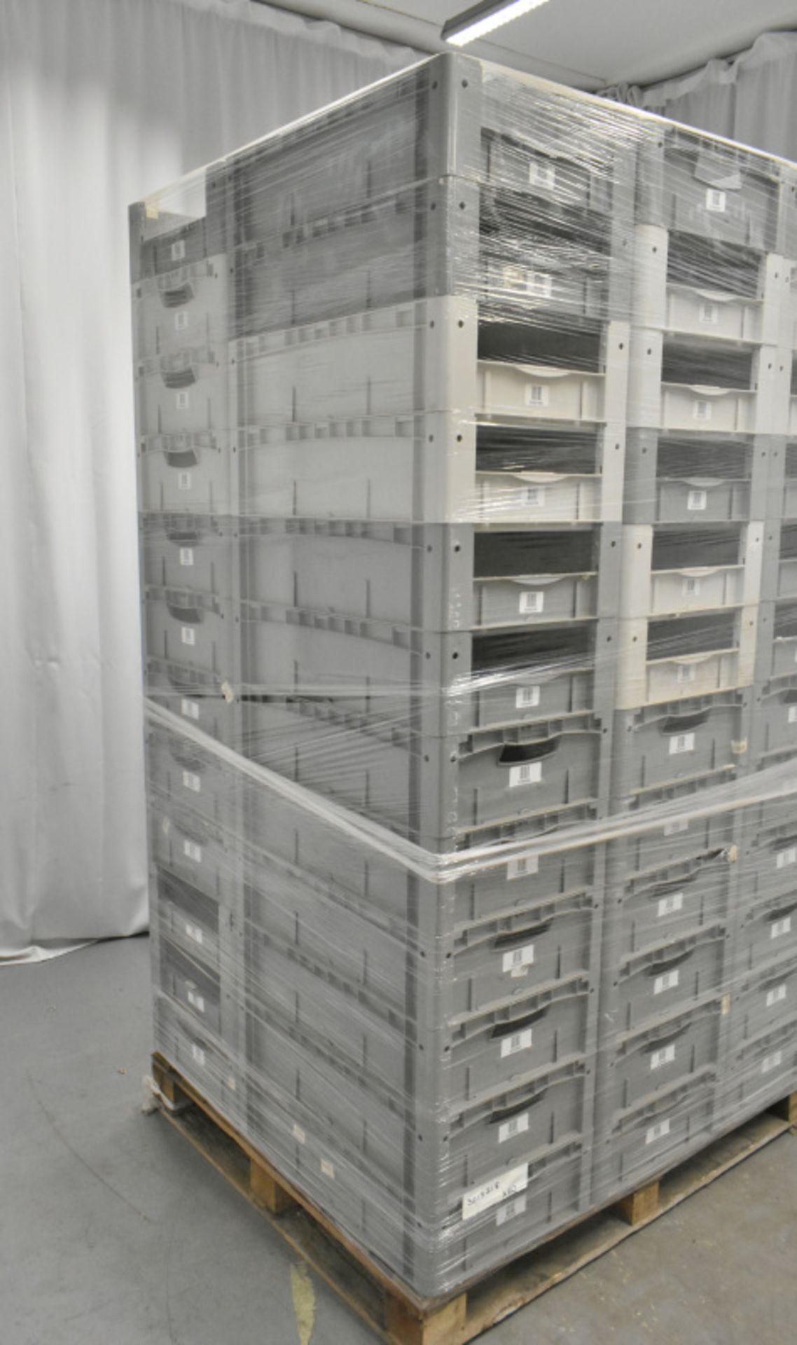 60x Tote Storage Boxes - L600 x W400 x H150mm - Image 4 of 4