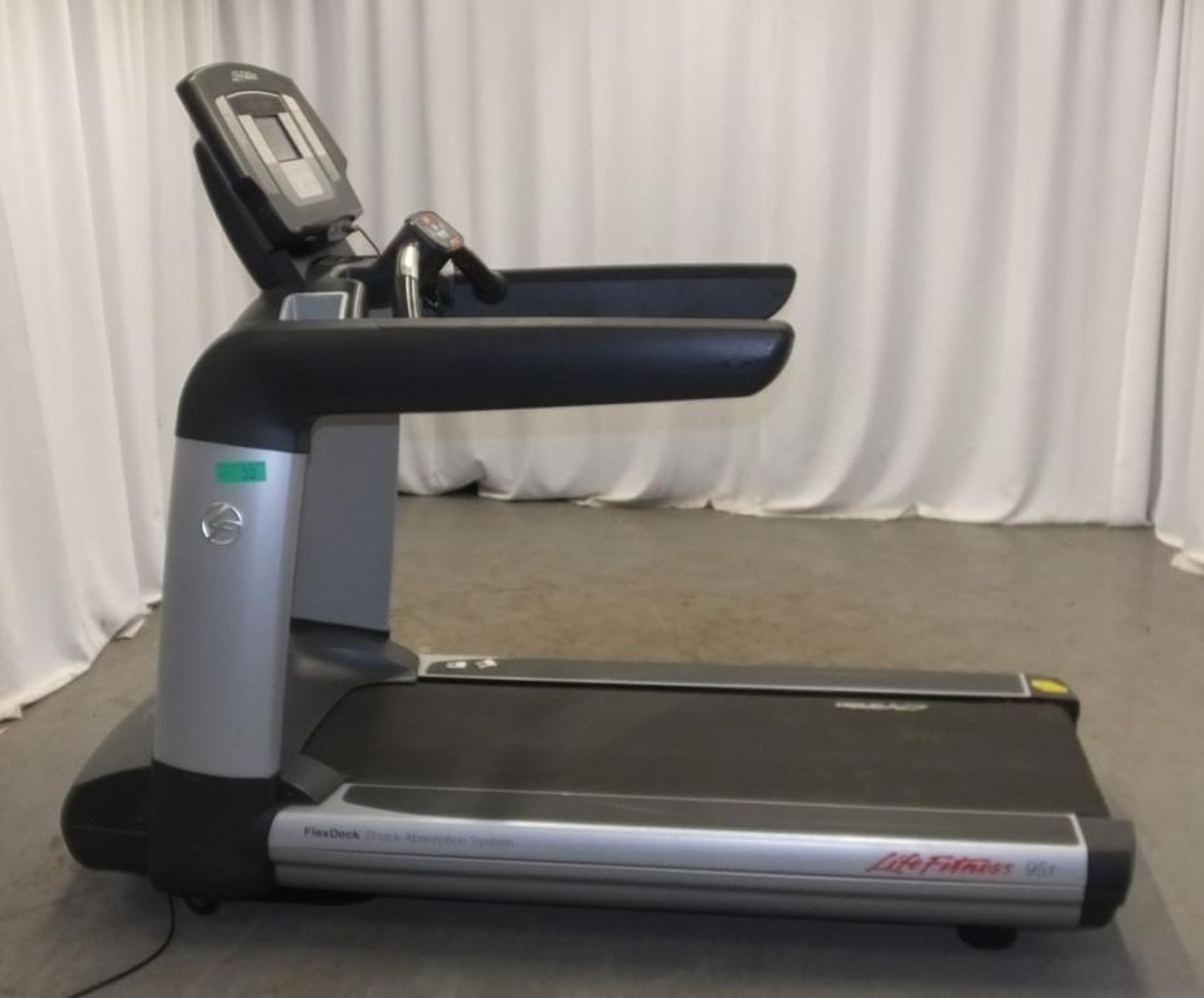 Life Fitness 95T FlexDeck shock absorption system treadmill - powers up - functionality untested - Image 10 of 13