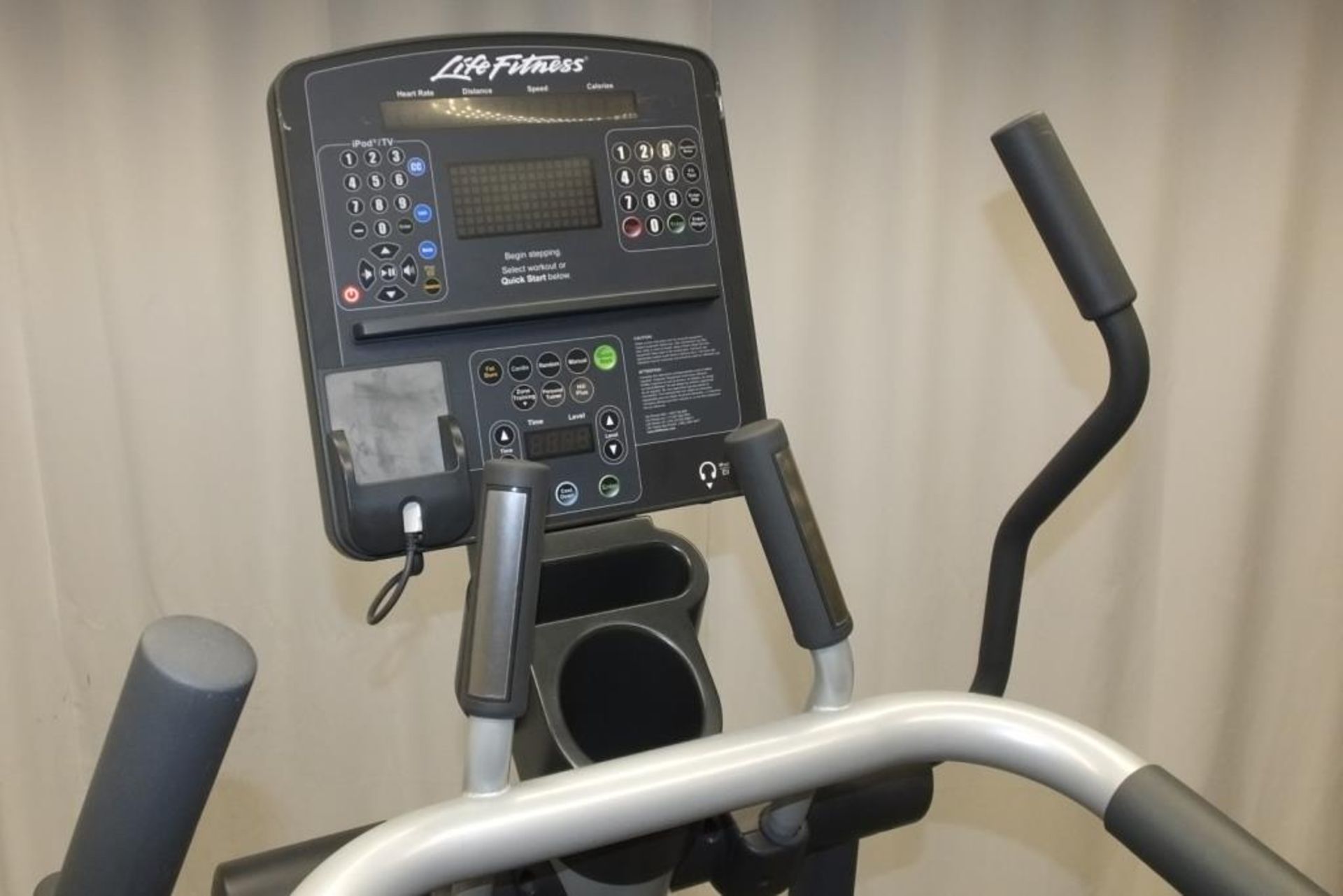 Life Fitness CLSL Summit Trainer/Stepper Machine - powers up - functionality untested - Image 6 of 9