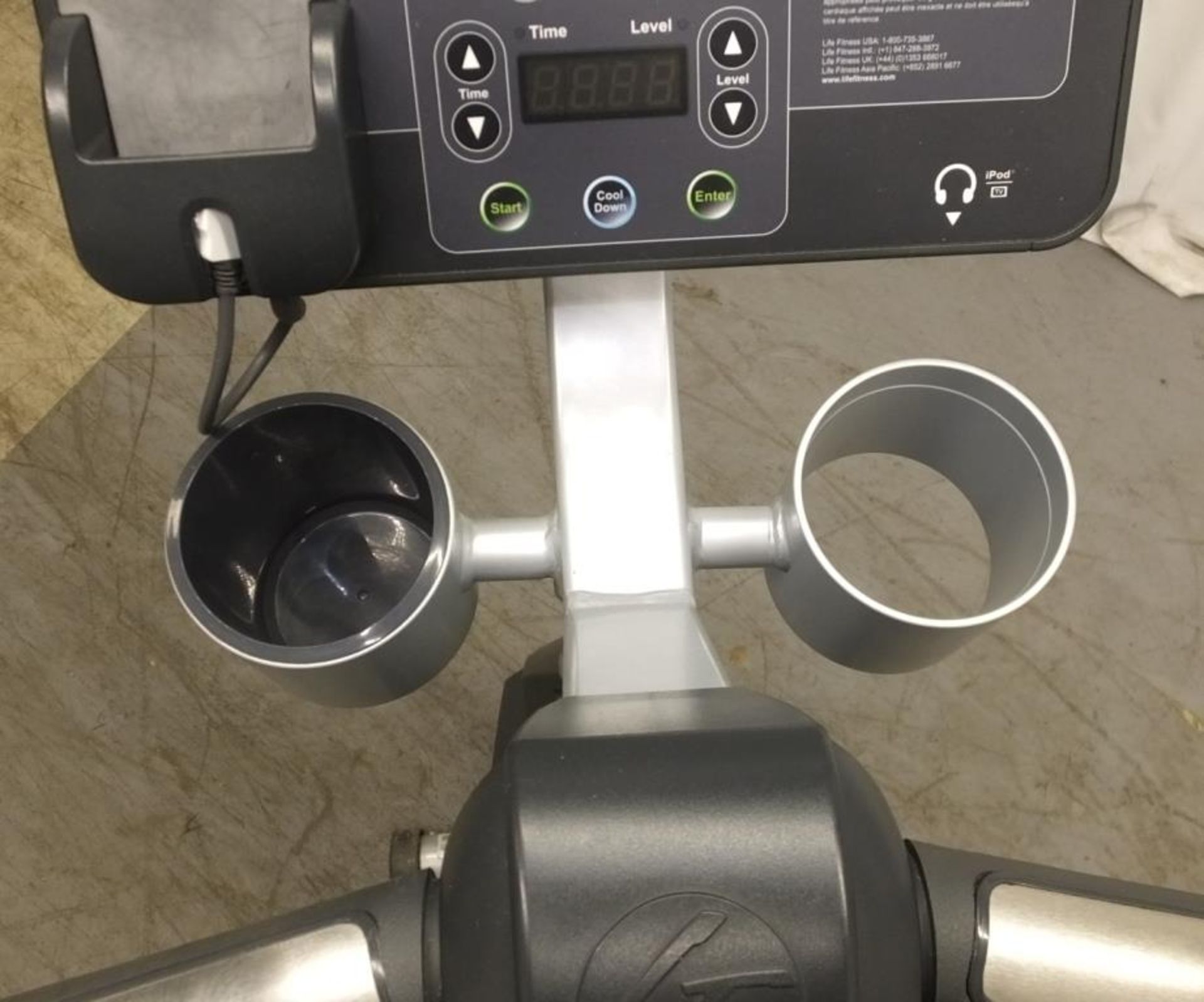 Life Fitness CLSC Exercise Bike - powers up - functionality untested - Image 6 of 9